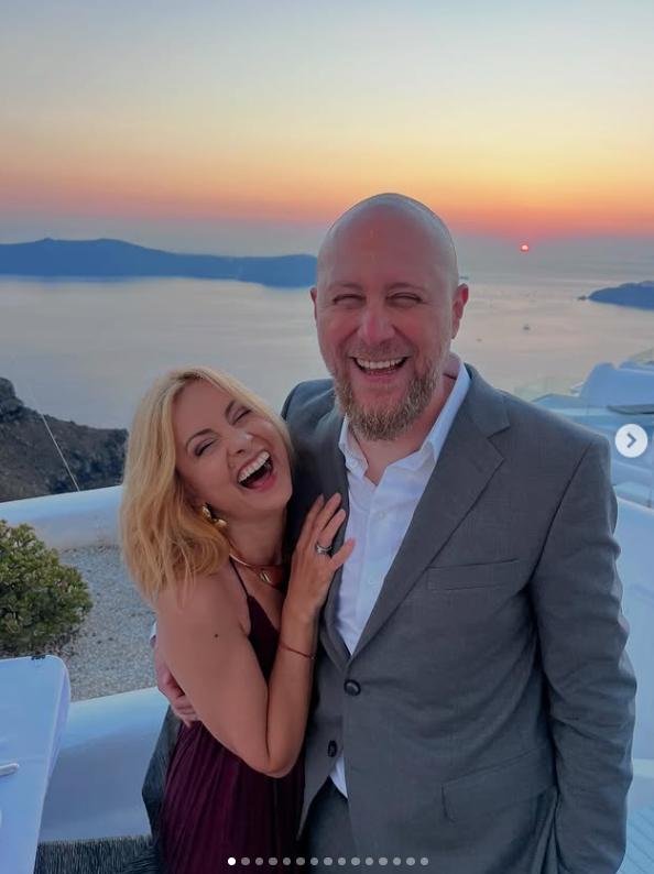 Cum a apărut Simona Gherghe pe plaja din Grecia. Într-un costum de baie din două piese, vedeta a atras atenția tuturor