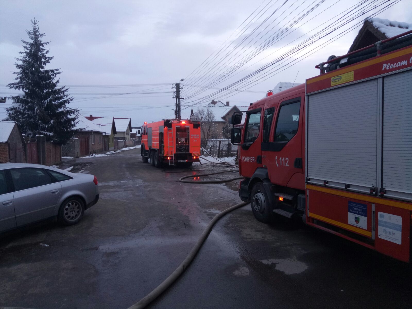 Două case şi o şură au luat foc, în localitatea braşoveană Hălchiu| FOTO/VIDEO