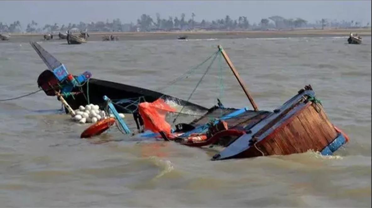 Tragedy strikes as boat capsizes on Oti River in Dambai: 3 die,7 rescued