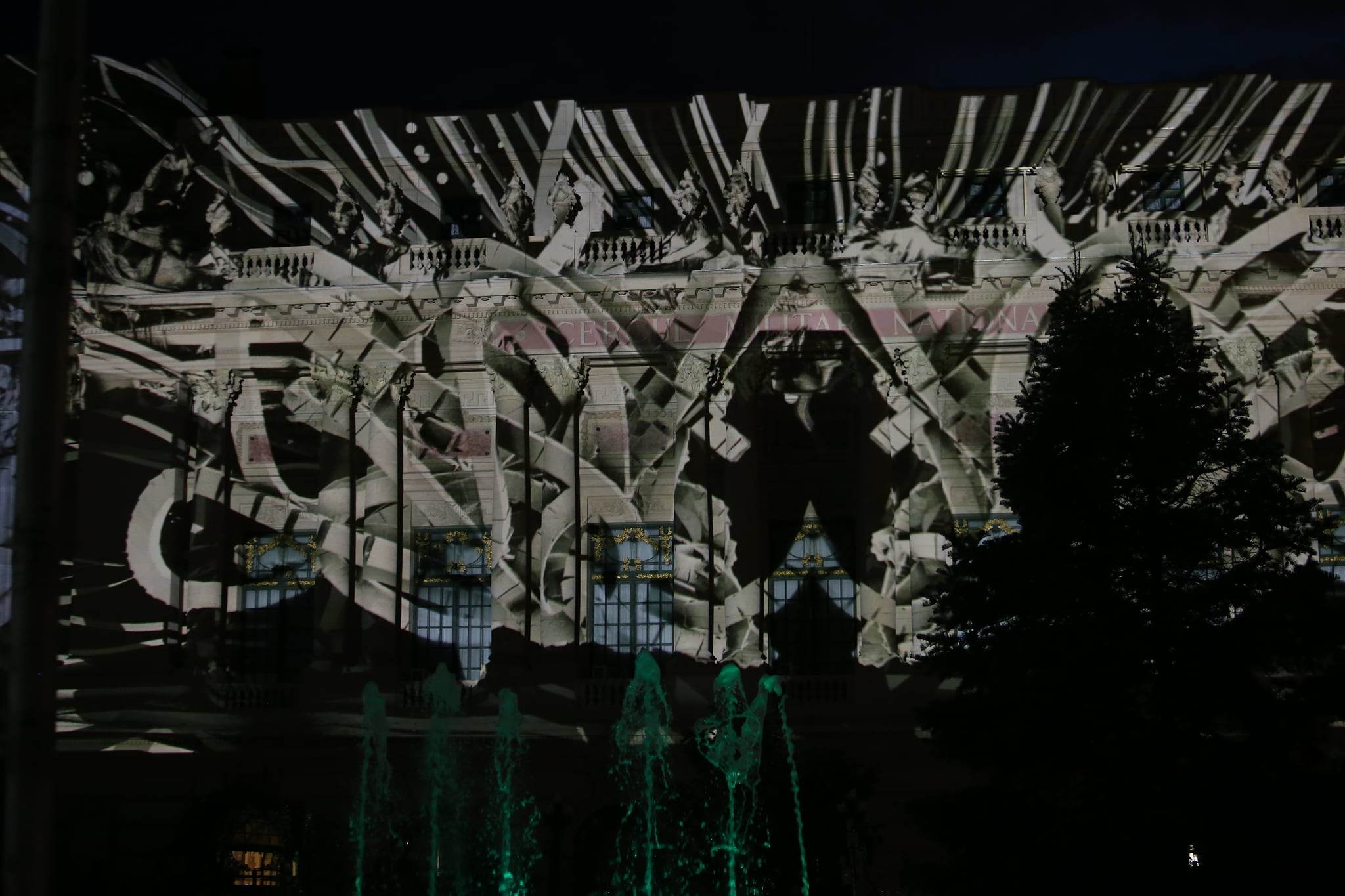 Spotlight 2023. Imagini spectaculoase surprinse pe Calea Victoriei de la festivalul luminilor