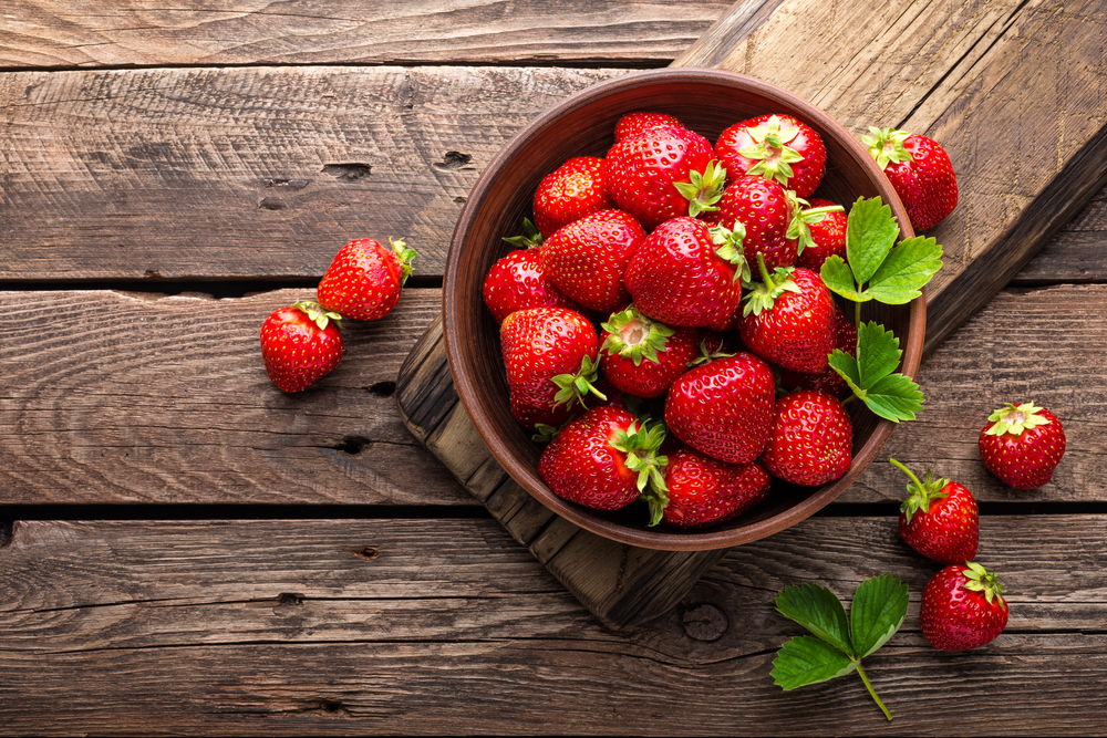 Căpșuni - plantare, cultivare și îngrijire. Ce beneficii are consumul de căpșuni și ce rețete poți încerca și cu fructele aromate