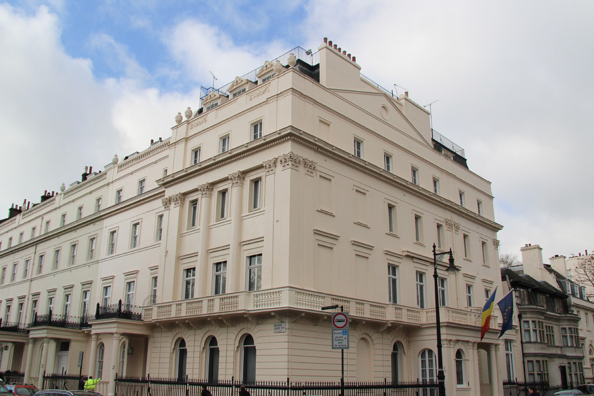 Statul român plătește lunar 6.500 de lire chirie pentru directoarea ICR Londra, care n-a vrut să stea într-un apartament gratuit. Cum explică MAE 