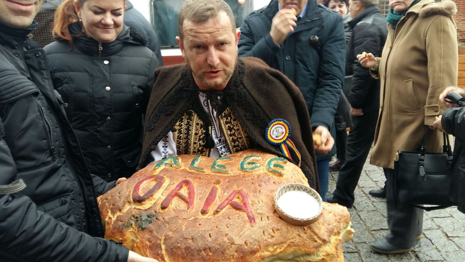 Daea: "Oaia, săraca, vine din vârful muntelui cu oamenii ăştia care pleacă şi uită de neveste, de copii"|VIDEO