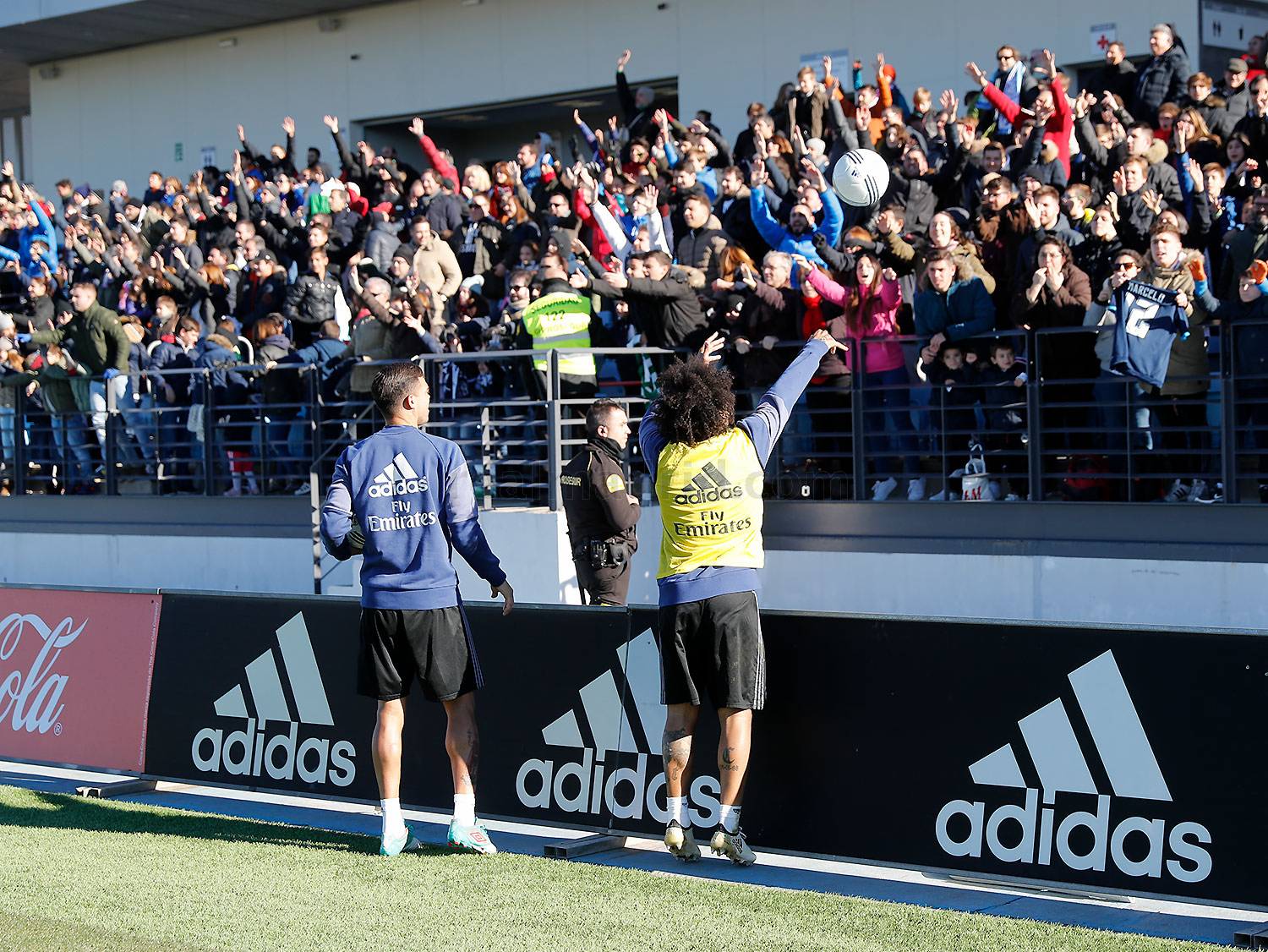 Peste 5.000 de fani au asistat la ultimul antrenament cu public efectuat de Real Madrid în anul 2016 / GALERIE FOTO