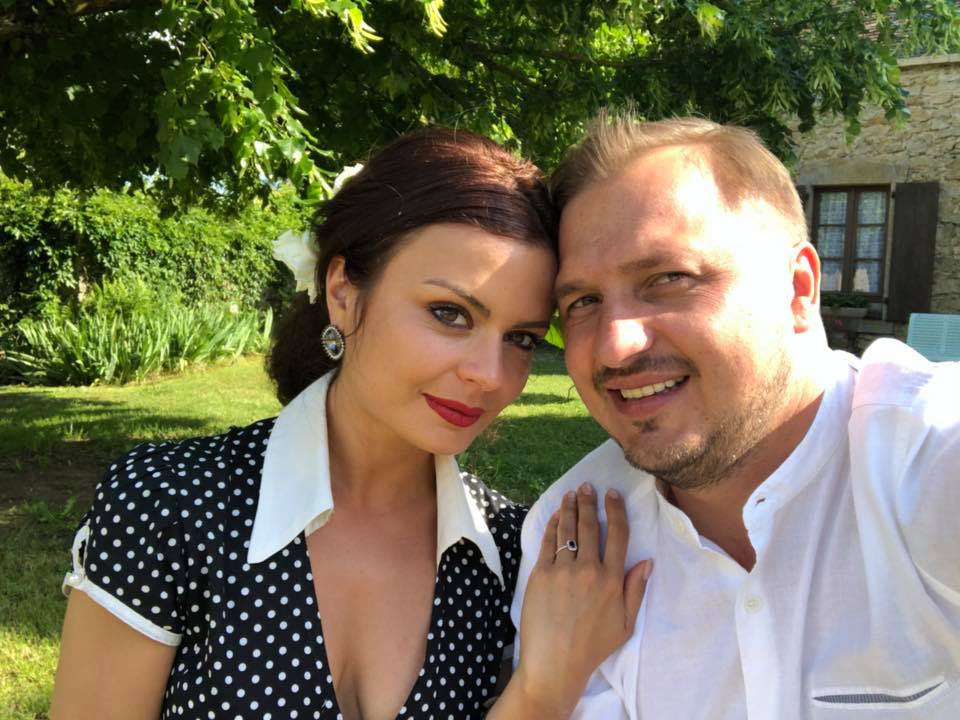 Ana Maria Georgescu s-a căsătorit. Imagini superbe cu interpreta celebrei melodii "Ochii tăi" și alesul inimii ei | FOTO