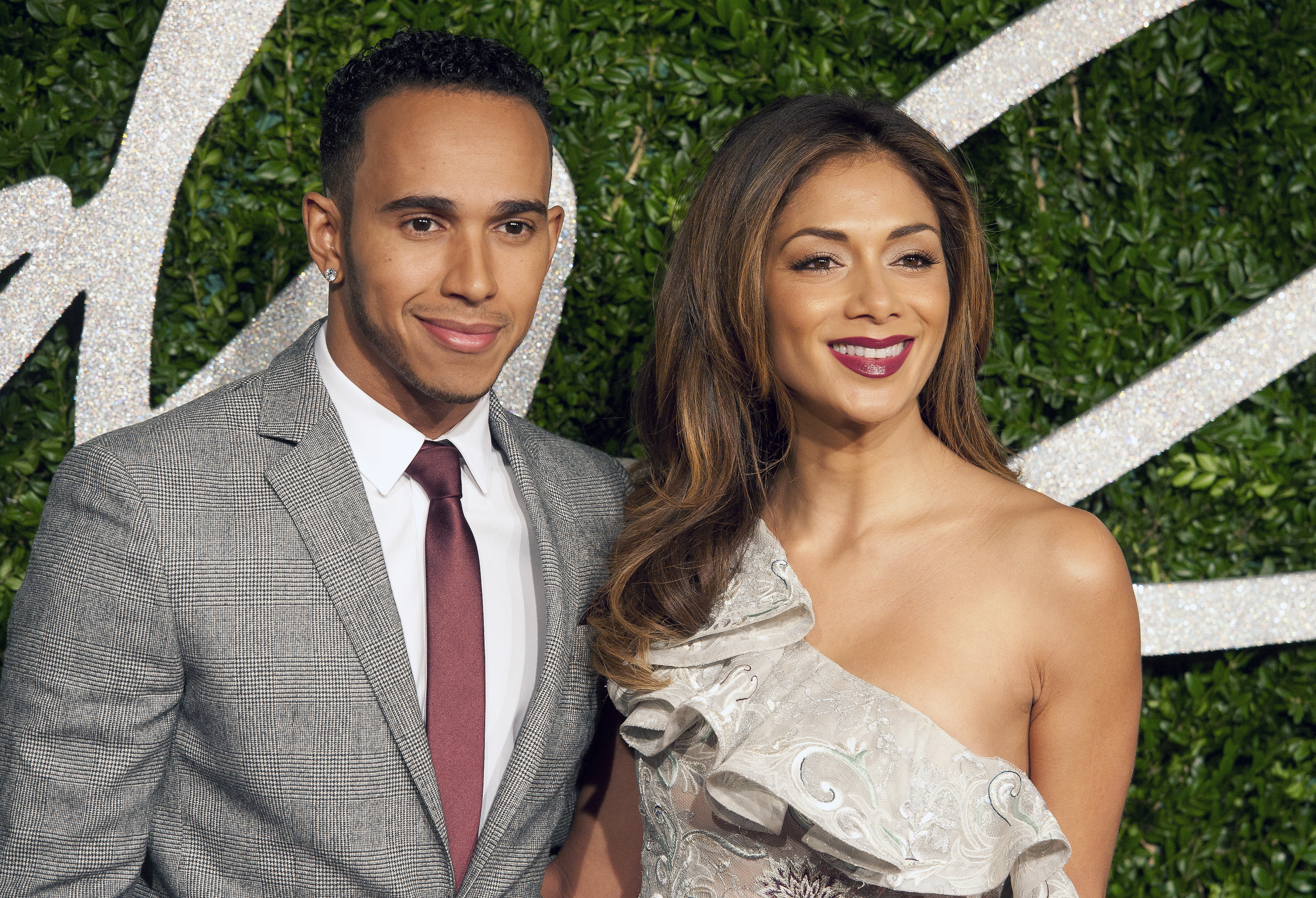 Nicole Scherzinger l-a părăsit pe Lewis Hamilton / GALERIE FOTO