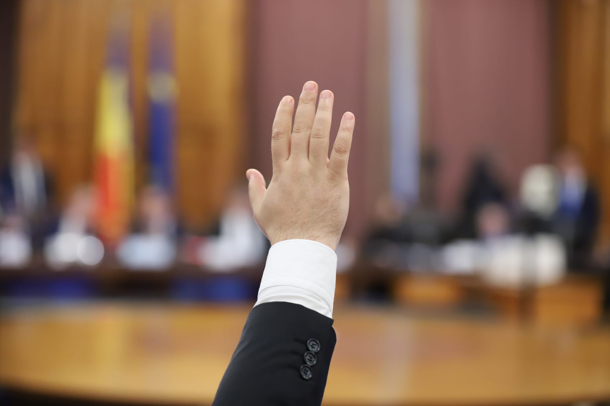 Guvernul Ciolacu 2, învestit după audieri- fulger. Puterea a tremurat până în ultimul moment. Ce nu s-a văzut la televizor | Reportaj