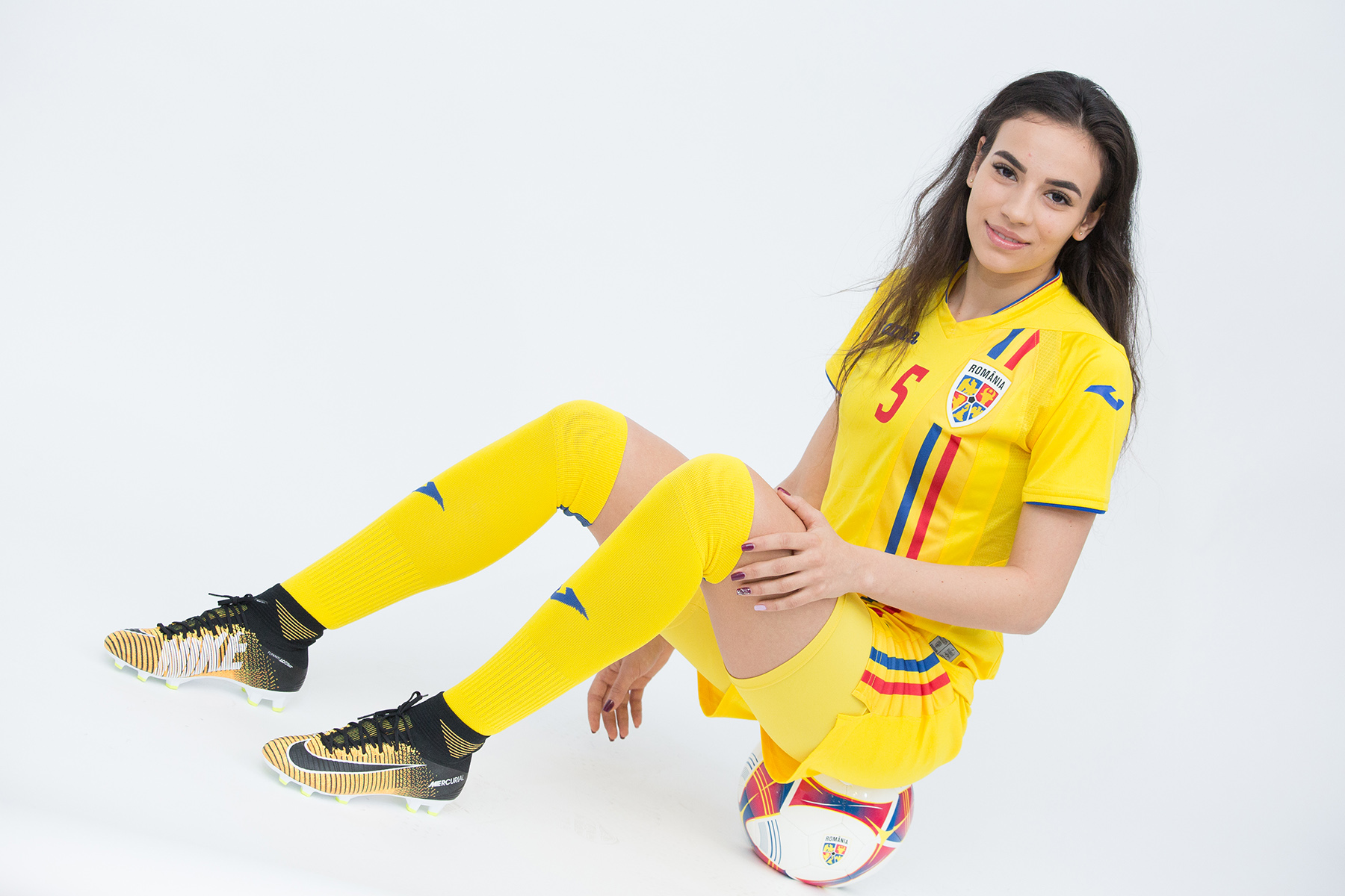 Ce fotbaliste sexy avem în națională. Echipament croit special pentru ele | GALERIE FOTO&VIDEO