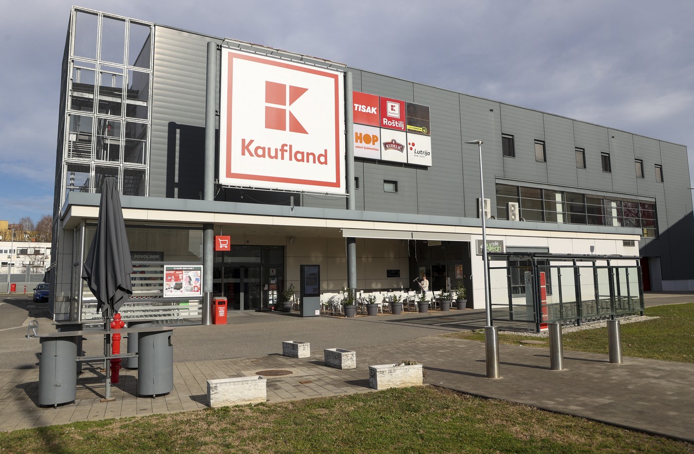 Lidl, Kaufland și alte supermarketuri boicotate de clienți, din cauza prețurilor „nejustificat de mari”, peste tot în Balcani: „Zgomot asurzitor de marketing despre reduceri”