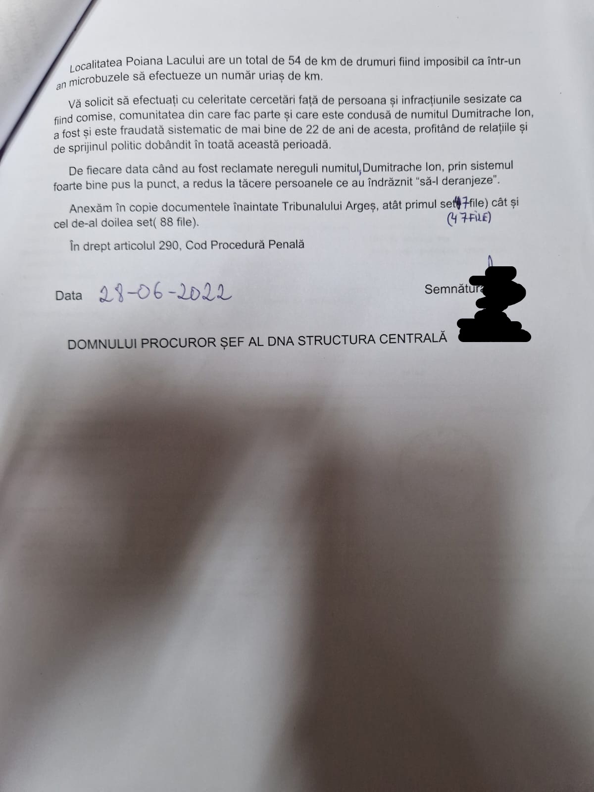 DOCUMENTE. Într-o comună argeșeană, în pandemie, când cursurile erau online, microbuzele școlare au continuat să consume tot atâta benzină ca înainte. Explicația primarului