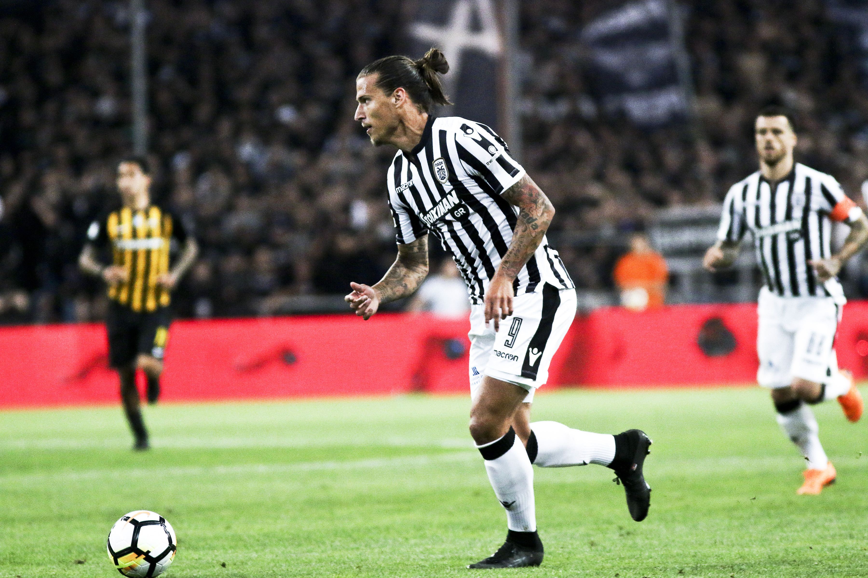 Finala Cupei Greciei, PAOK Salonic - AEK Atena 2-0. Primul trofeu pentru Răzvan Lucescu în Grecia. Mașini incendiate și focuri de armă! | FOTO&VIDEO