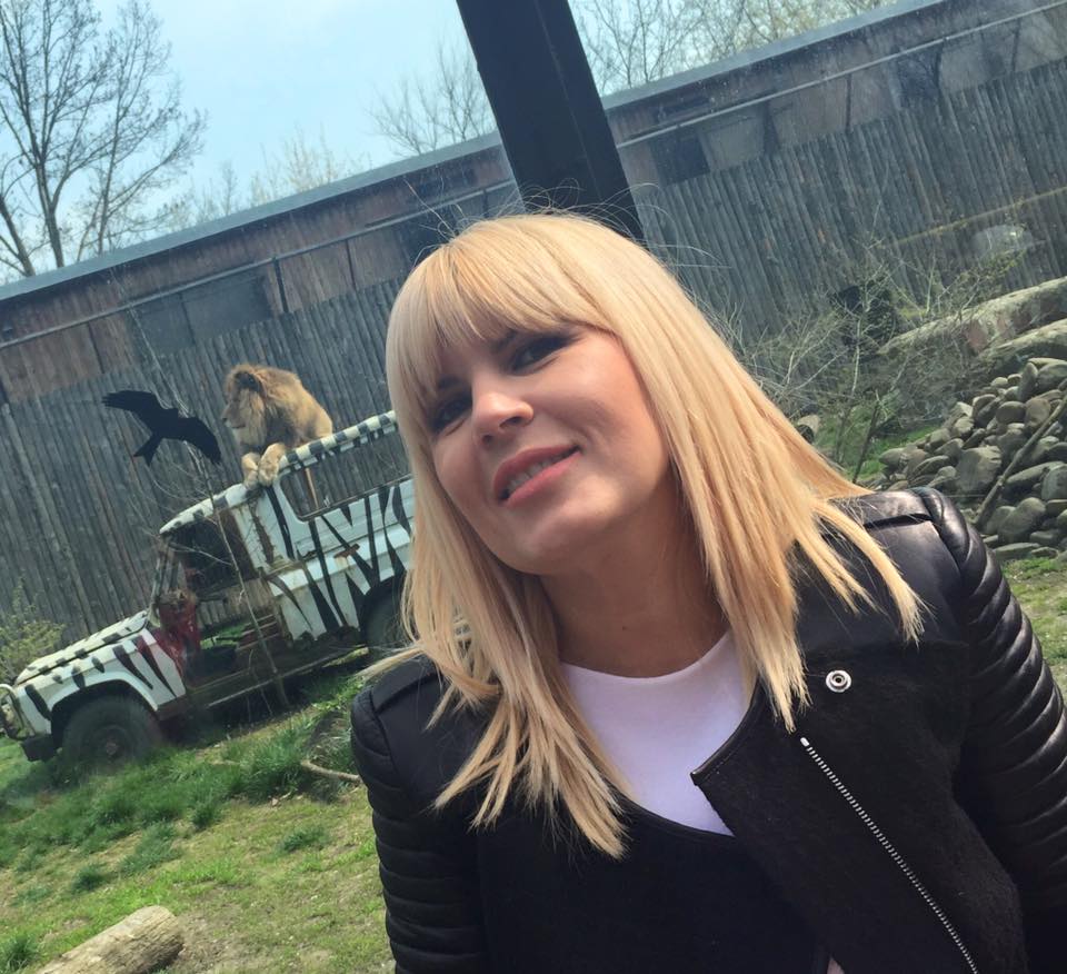 Elena Udrea s-a relaxat la Zoo Băneasa. Ce fetițe drăguțe au însoțit-o | FOTO