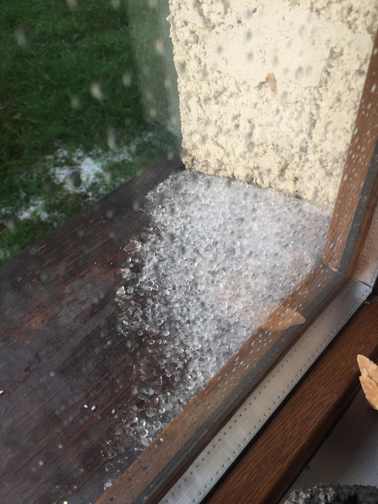 A nins în Cluj la jumătatea lui mai. Zăpada avea câțiva centimetri