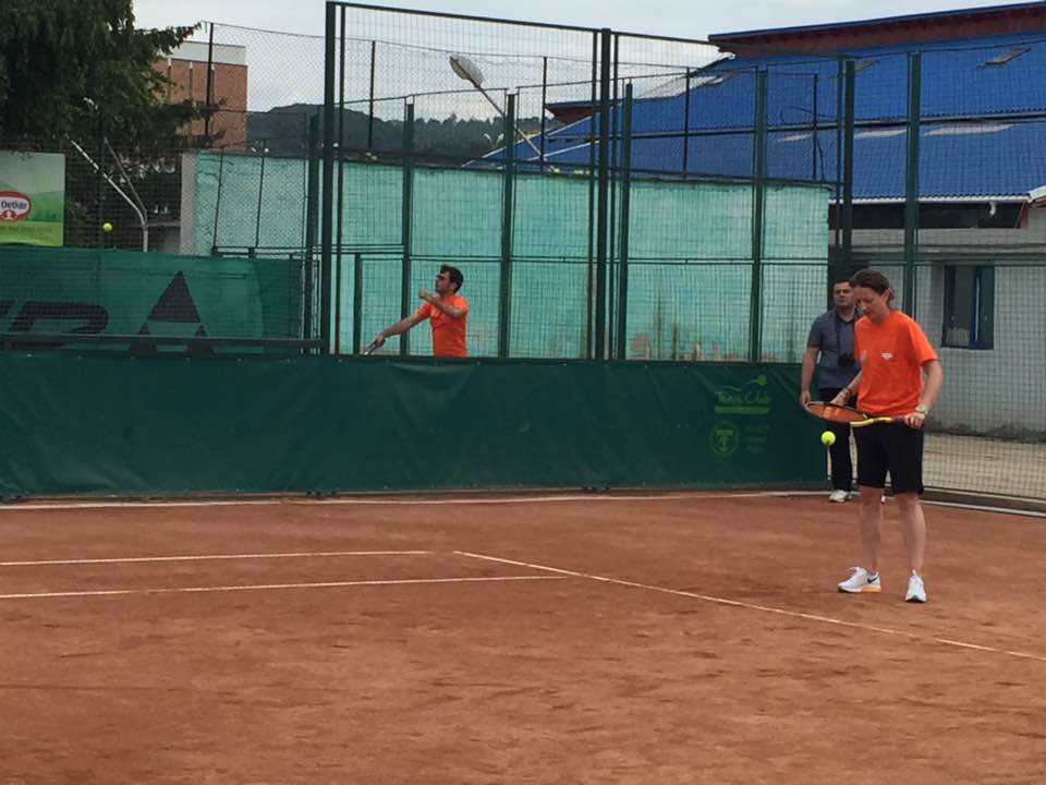 ​Ana Maria Brânză Popescu a dat spada pe racheta de tenis și i-a aruncat mănușa Simonei Halep / FOTO&VIDEO EXCLUSIV​