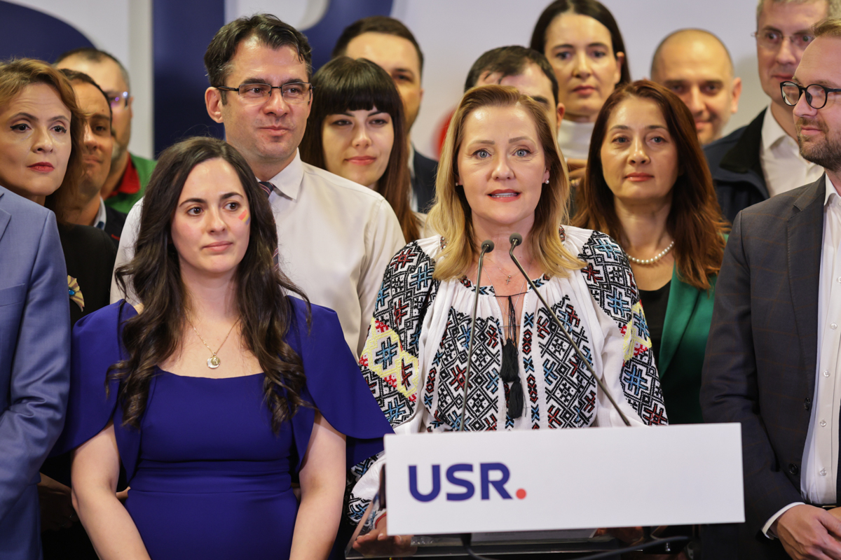 Elena Lasconi a vorbit despre frică în seara vorbelor mari și procentelor mici. Candidata USR, către jurnaliști: „Suntem într-un scenariu îngrozitor!”