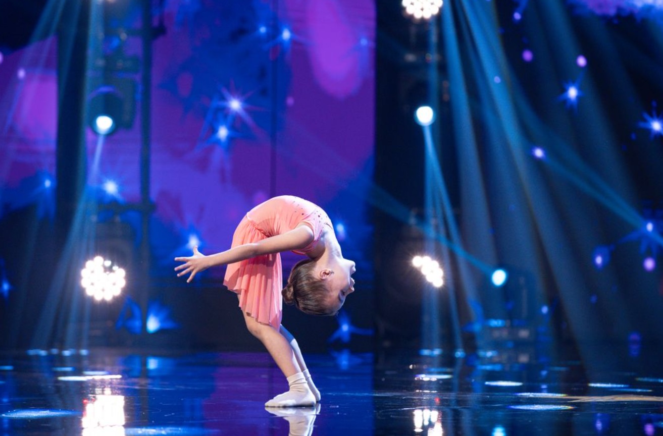 Ilinca Bendeac, dansatoarea care i-a cucerit pe jurații de la „Românii au talent”. Mihai Bobonete: „Numele de familie nu se poate pronunța pe Pro TV”