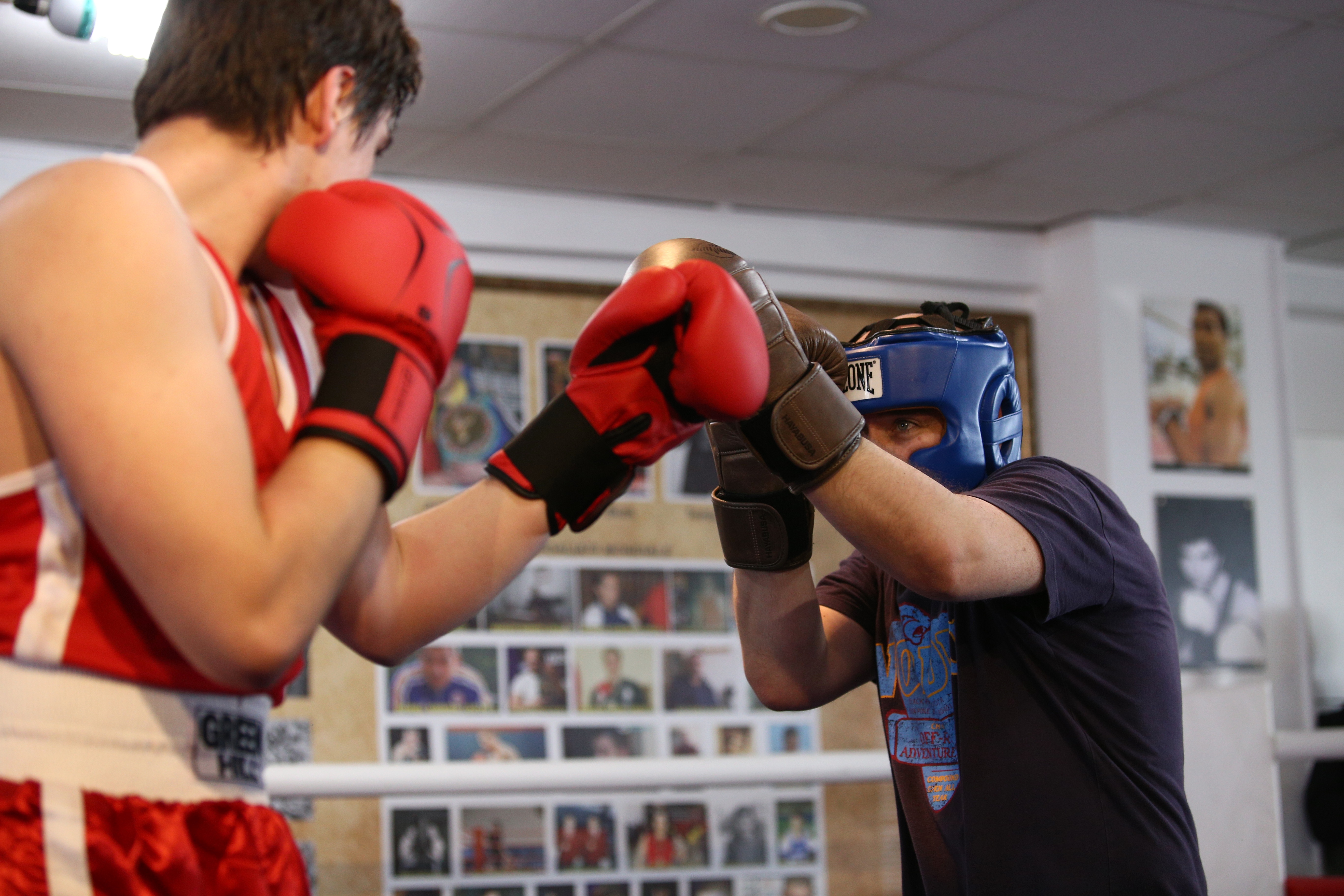 Mihai Dobrovolschi a urcat în ring și a luptat două minute pentru o cauză nobilă | GALERIE FOTO