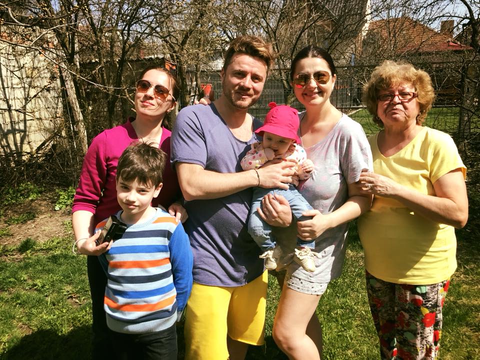 Gabriela Cristea, petrecere de Paște la iarbă verde. Ce familie fericită are | FOTO