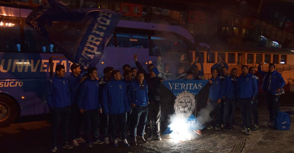 Fotbaliștii Craiovei au fost așteptați de fani cu torțe la revenirea din Malta / GALERIE FOTO&VIDEO