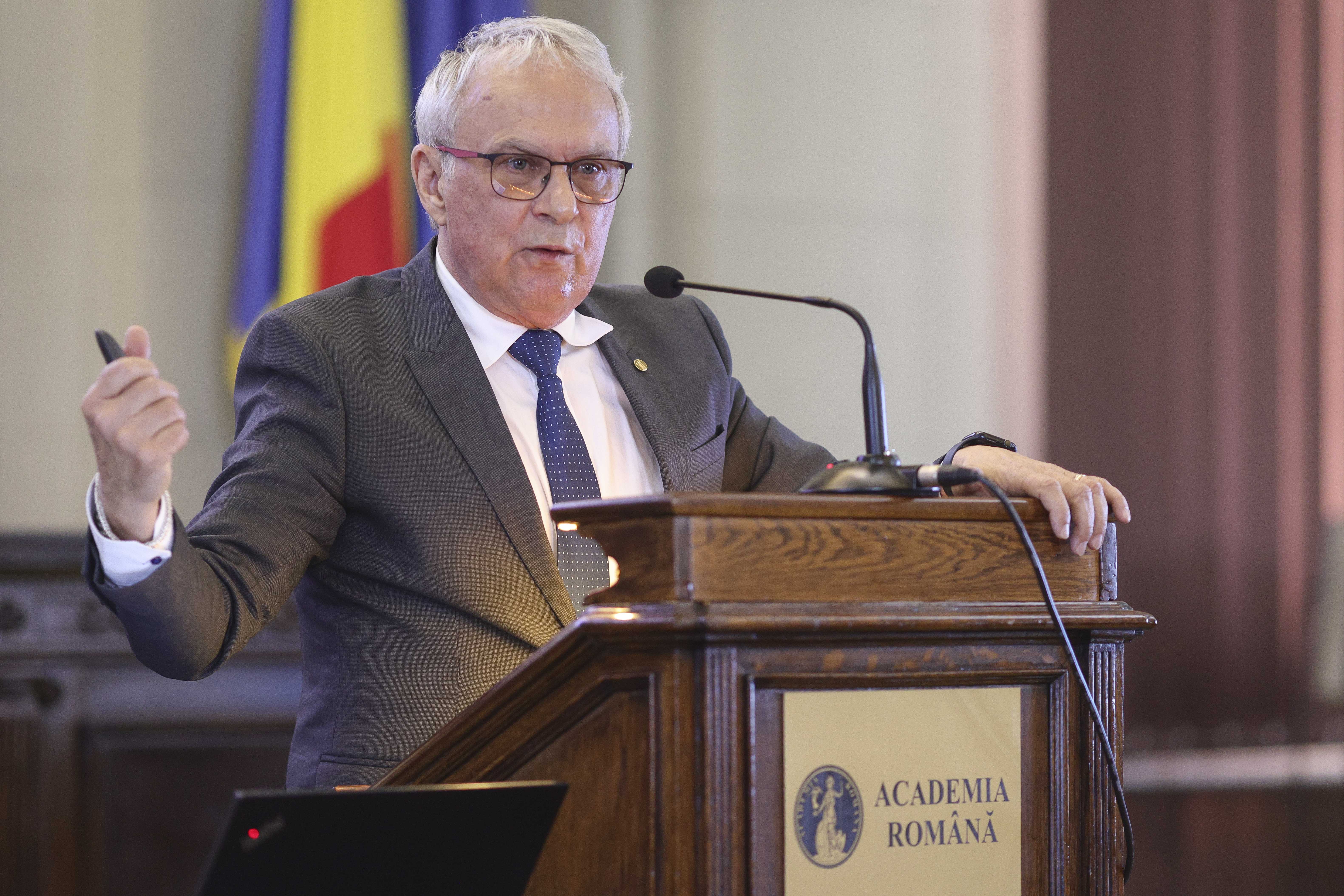 Cine este Marius Andruh, noul președinte al Academiei Române. A fost ales în al doilea tur de scrutin