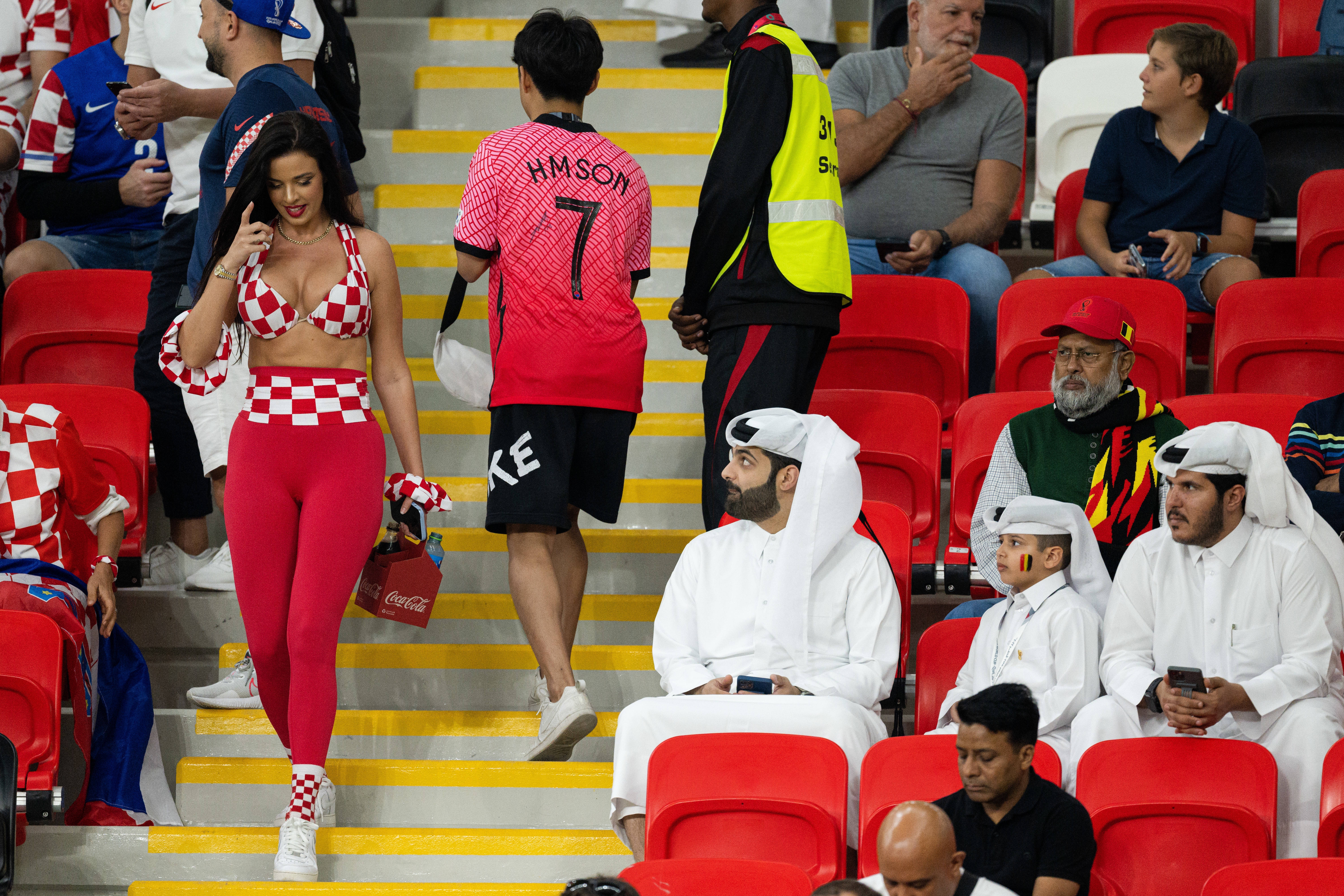 Modelul croat Ivana Knöll anunță că va fi în tribune la meciul cu Spania, de la Euro 2024: „Hotel învechit, piscină închisă, poate pe stadion va fi bine”