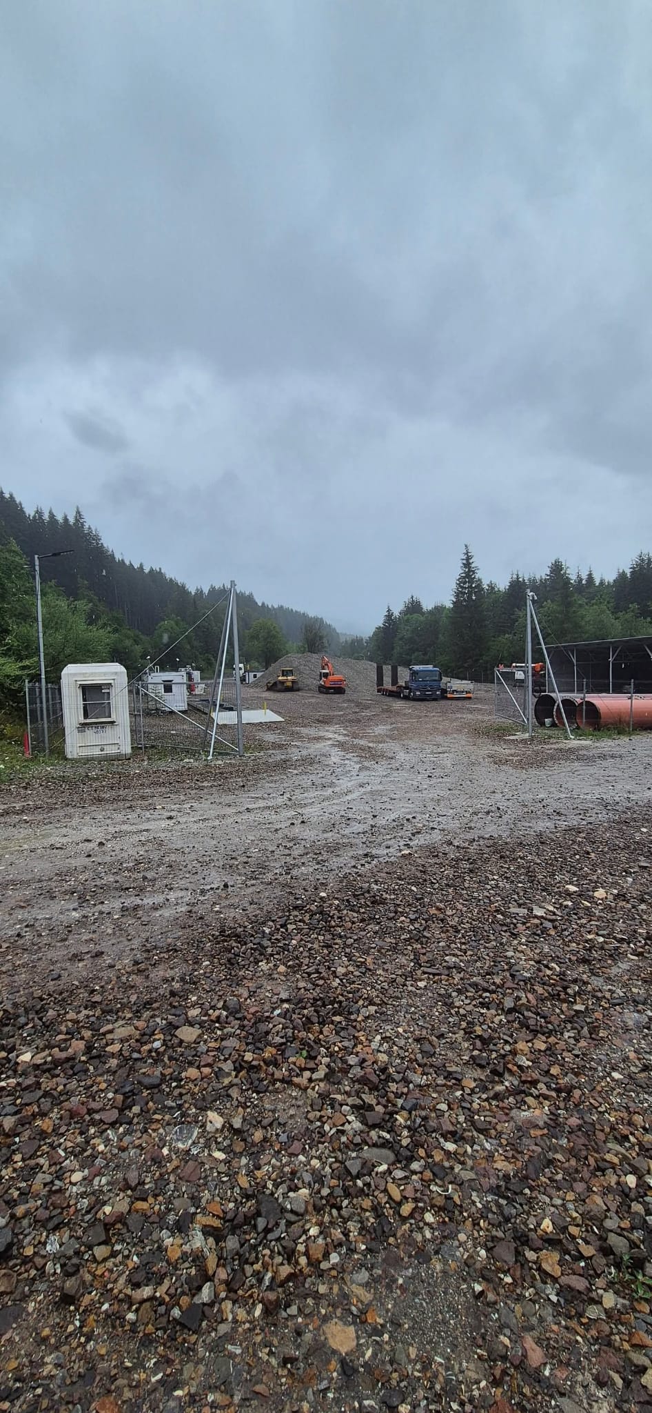 Patru hoteluri de lux se construiesc pe malul lacului de acumulare Paltinu, Prahova, pe terenuri concesionate de Primăria Valea Doftanei. Cine sunt investitorii