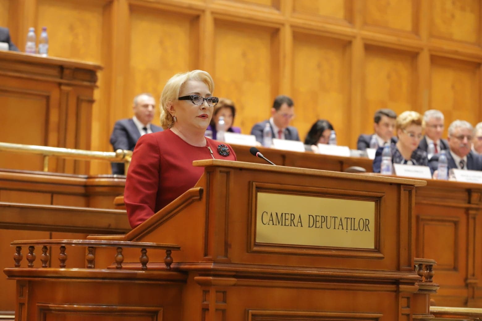 UPDATE. Viorica Dăncilă, în plenul Parlamentului: "Cred în consens, în echilibru și cooperare. Nu mai este loc de orgolii sau resentimente politice!"