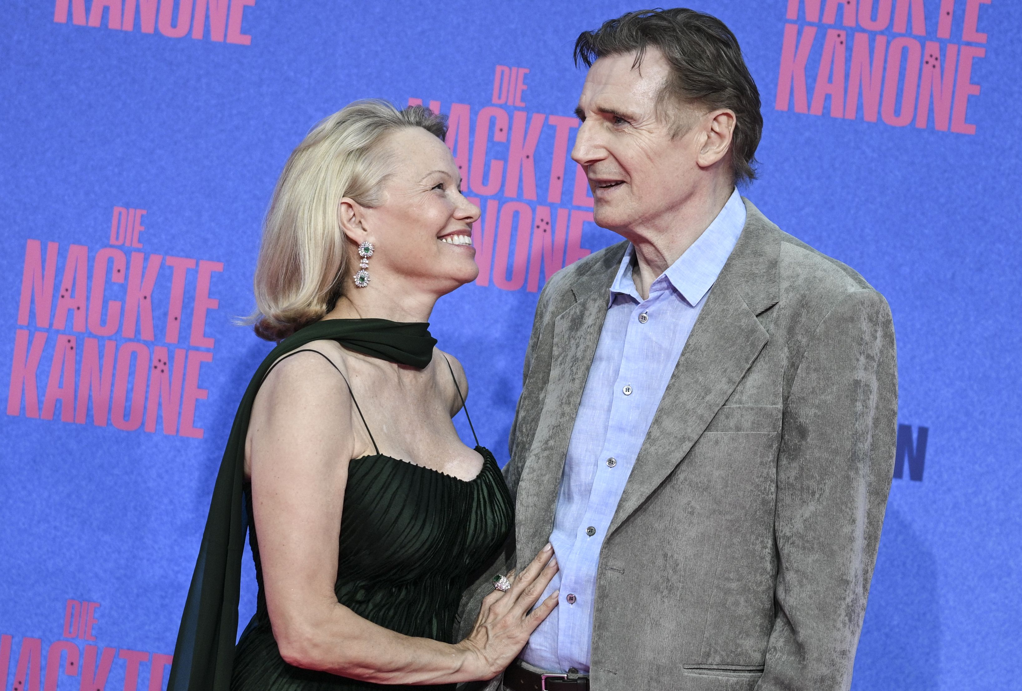 Pamela Anderson și Liam Neeson, cel mai nou cuplu de la Hollywood. Cum a reacționa fiul actorului