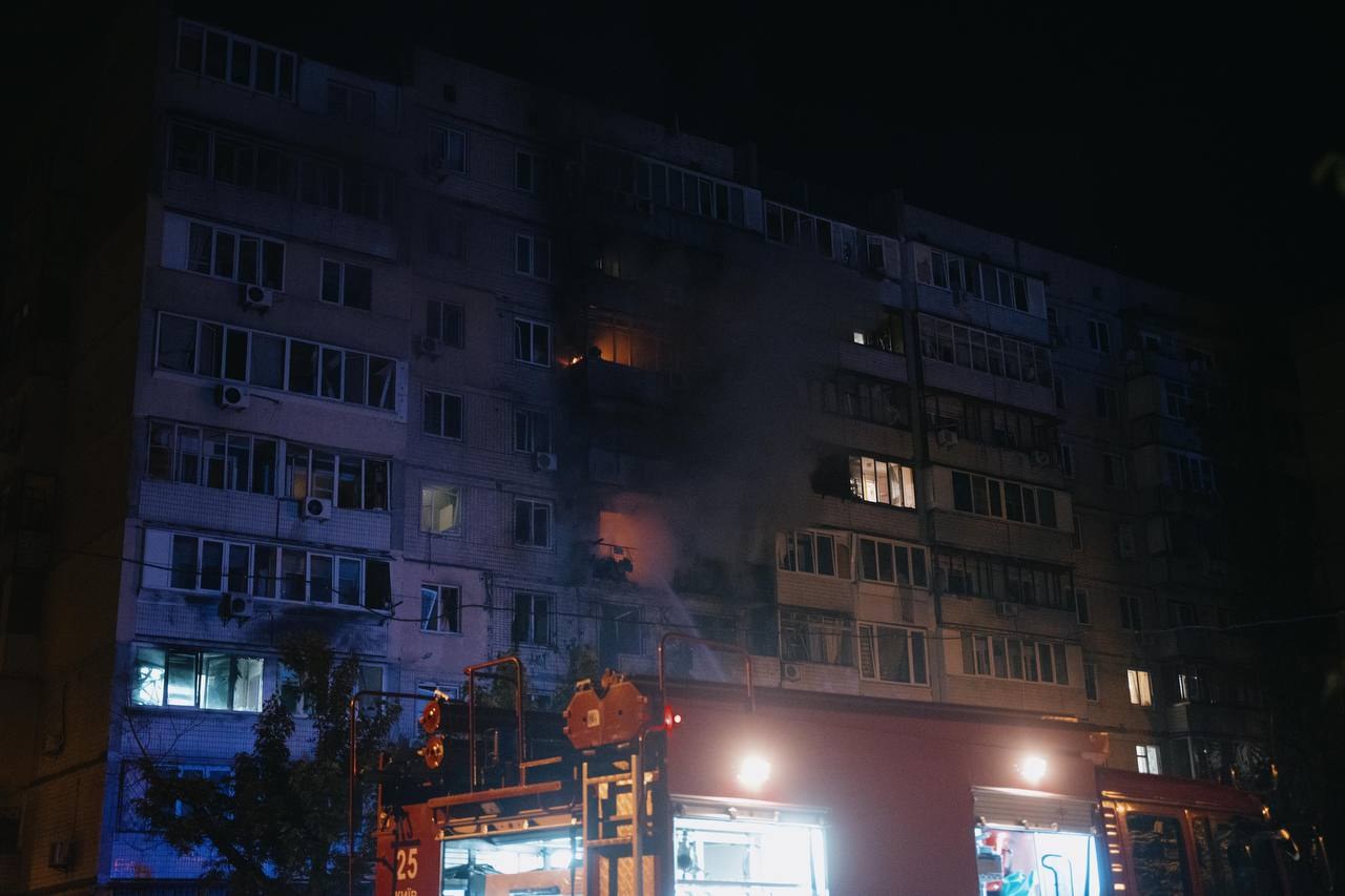 „O noapte dificilă pentru întreaga Ucraină”. Volodimir Zelenski a reacționat la atacul cu 250 de drone și 14 rachete balistice lansat de Rusia
