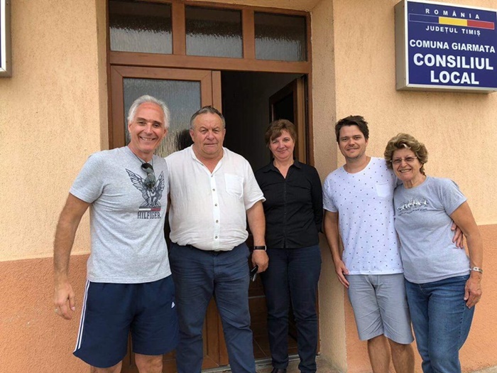 O familie de brazilieni a ajuns în Timiș pentru a-și descoperi originile. În Giarmata au găsit urmele străbunicilor