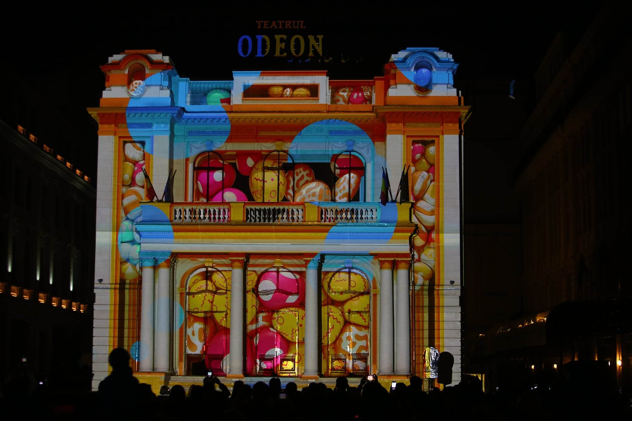 Spotlight 2023. Imagini spectaculoase surprinse pe Calea Victoriei de la festivalul luminilor