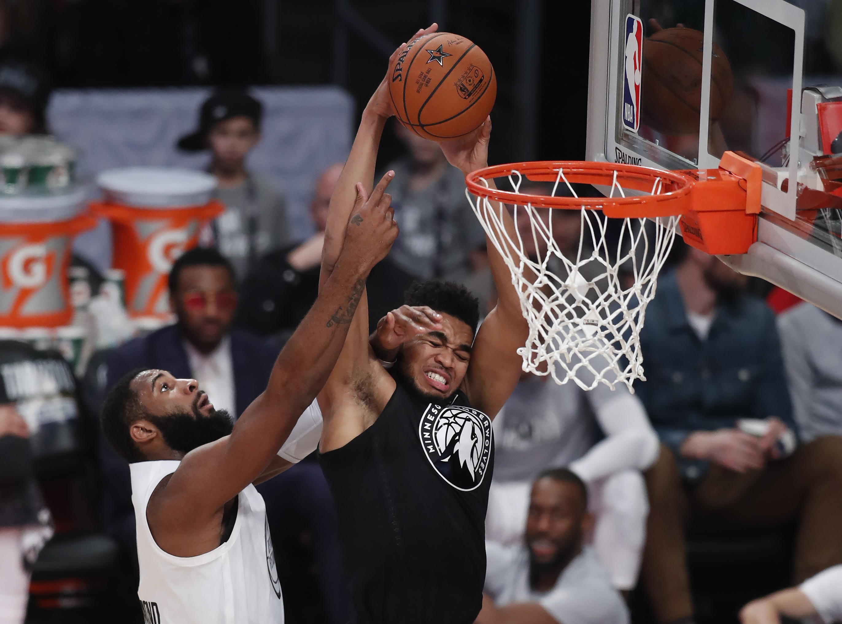 All Star Game 2018. Super-duelul dintre echipele uriașilor Le Bron James și Stephen Curry a fost câștigat, dramatic, de prima / FOTO