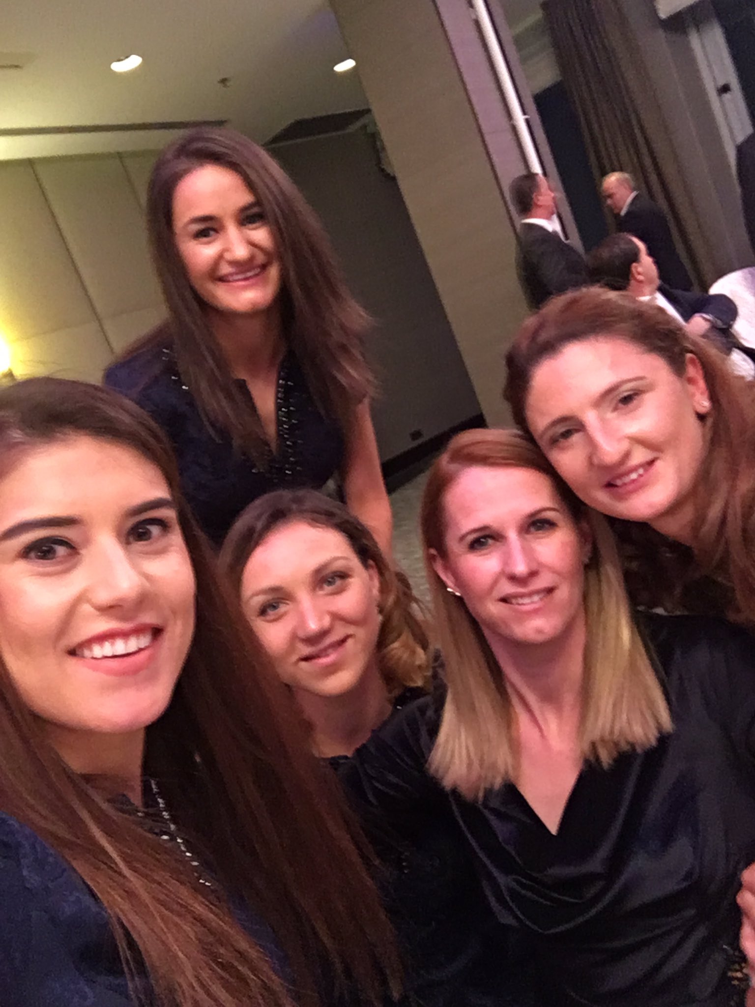 Tricolorele din echipa de Fed Cup au fost foarte elegante la dineul oficial diniantea meciului cu Belgia