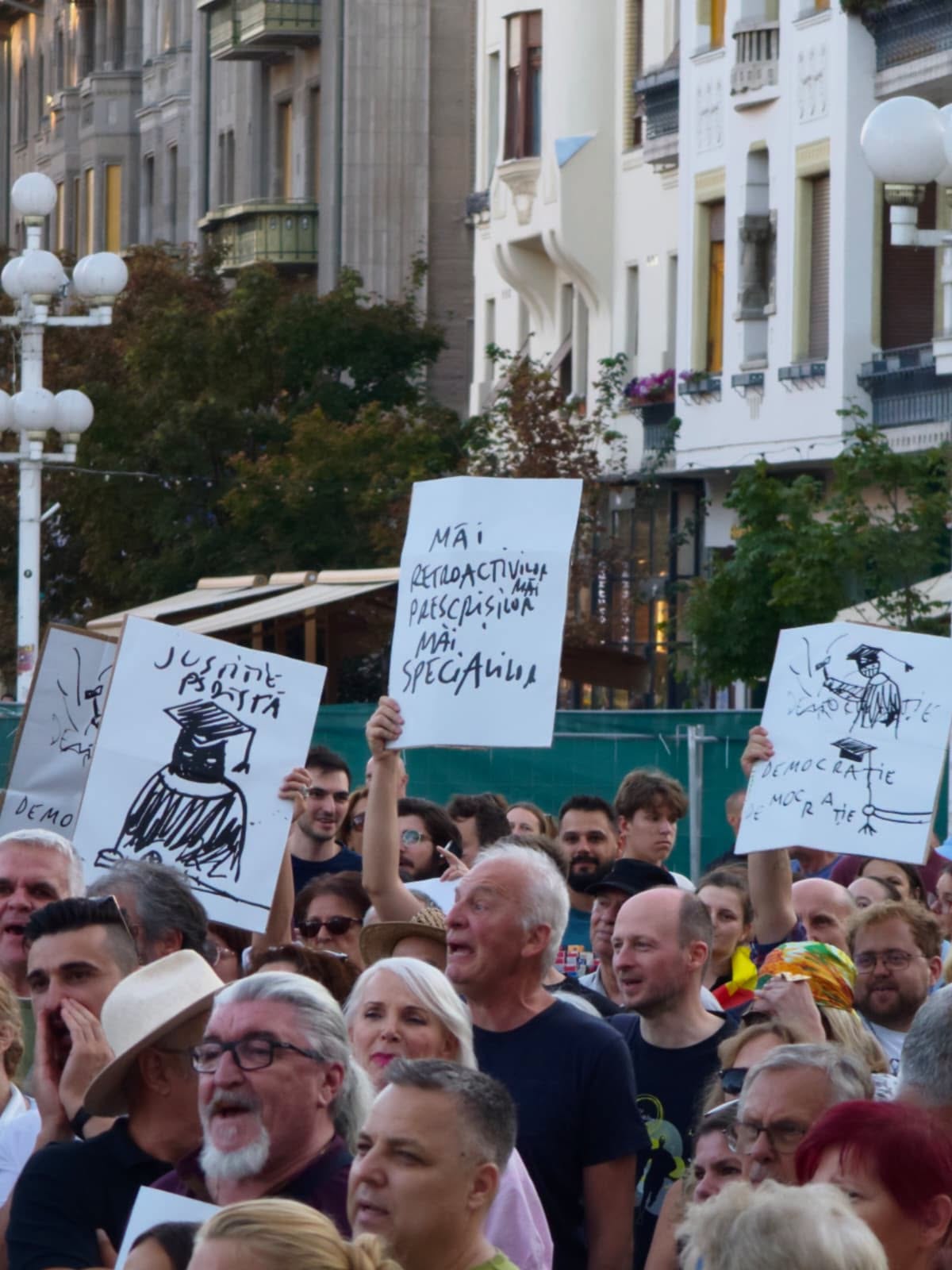 Câți oameni au manifestat la Timișoara pentru Dominic Fritz, care le-a cerut să „scrie pe social media despre revolta” lor și să iasă la protest după decizia CCR