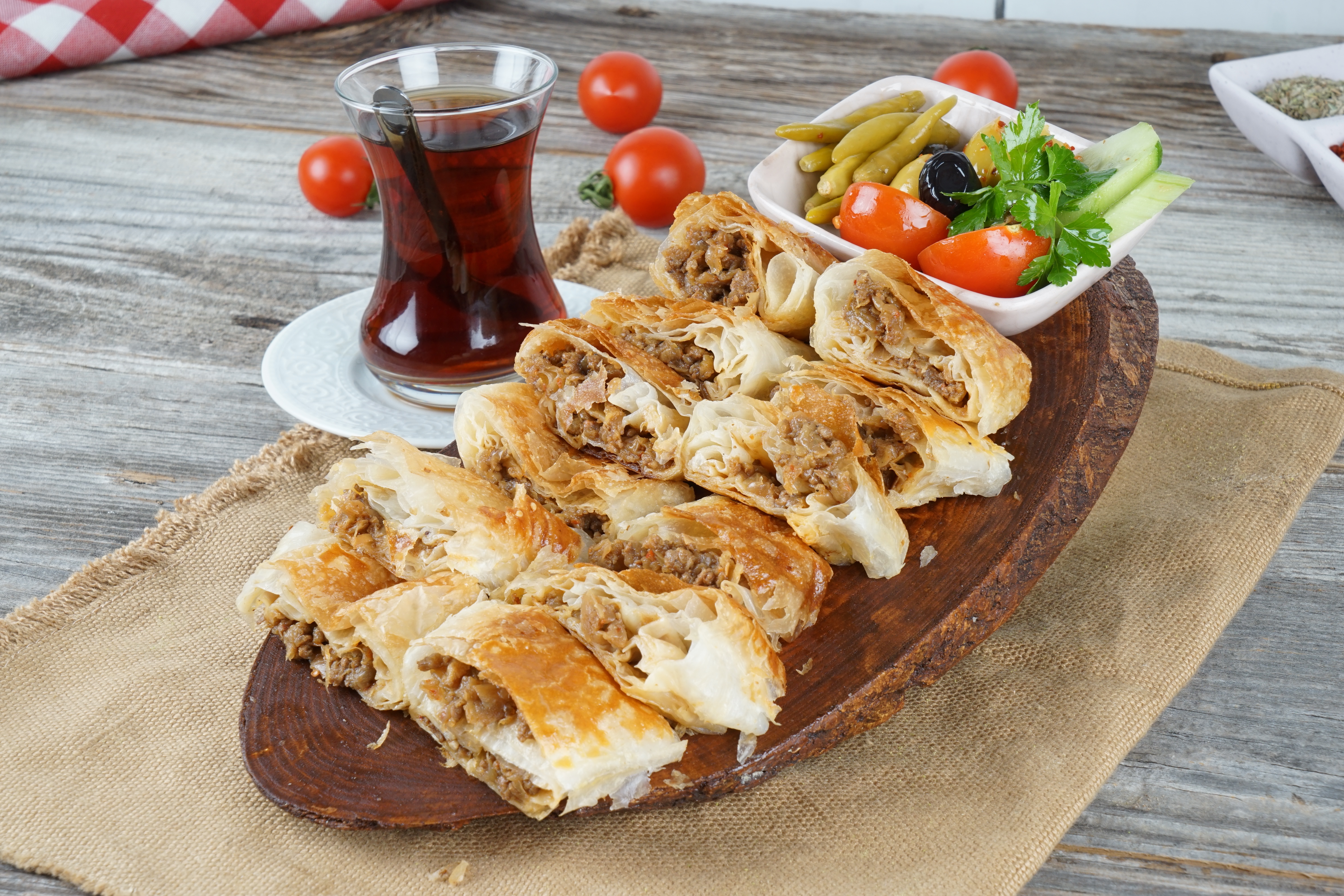 Povestea celei mai vechi pâini din lume. Unde a fost descoperită și ce istorie culinară a scos la iveală
