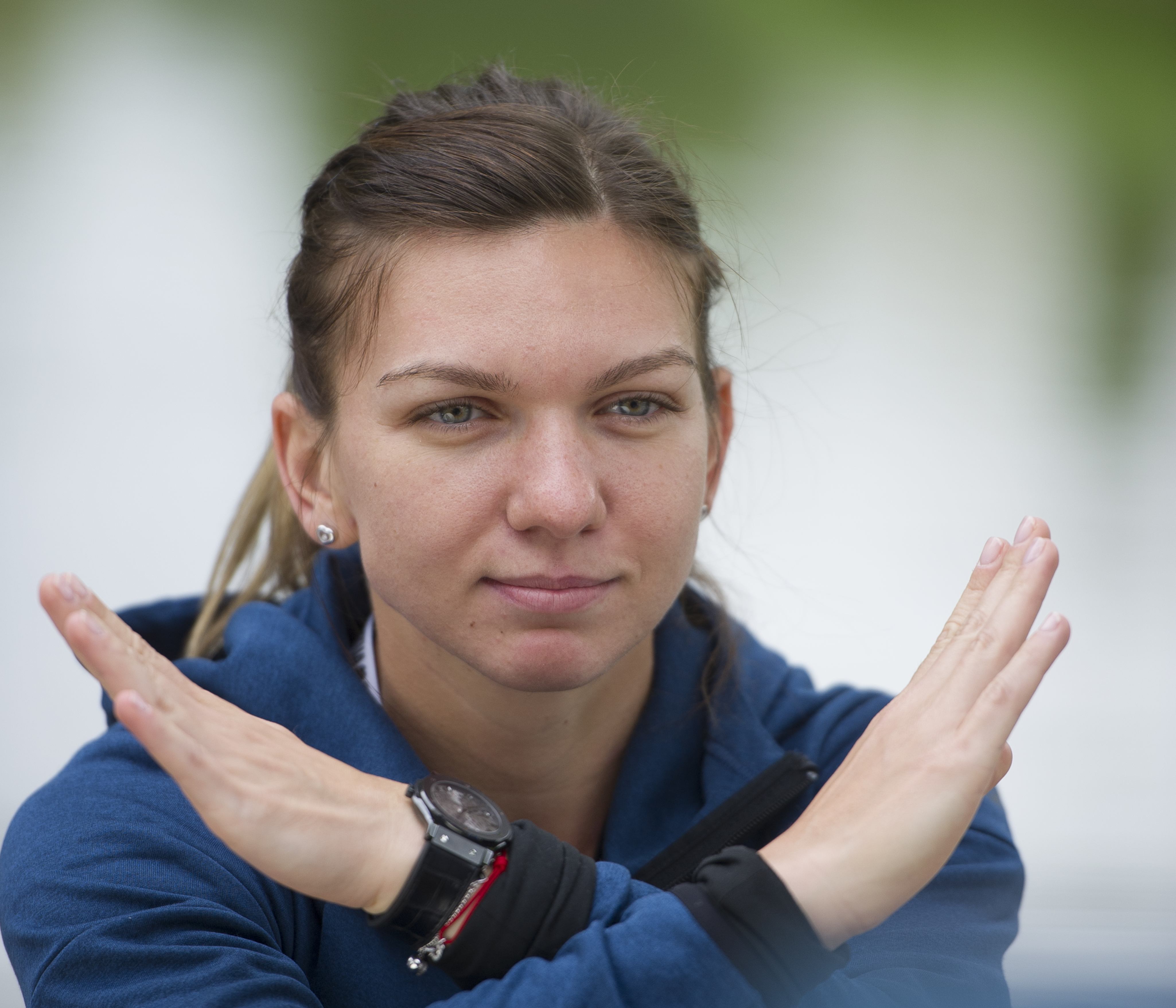 Simona Halep a jucat tenis de masă şi s-a uitat cruciş din spatele ochelarilor la Madrid / GALERIE FOTO şi VIDEO