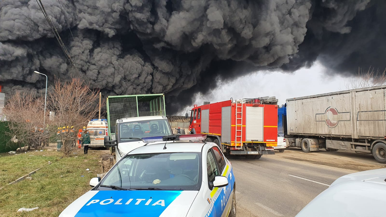 VIDEO | Reacția Gărzii de Mediu Buzău, după  incendiul de marţi: „Din păcate, atmosfera este poluată. Am dispus APM să facă determinări asupra calităţii aerului”