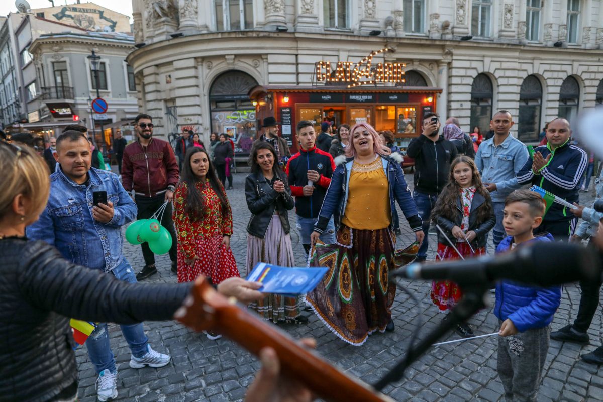 FOTO | Ziua Romilor marcată în acest weekend în București printr-un marș pentru combaterea rasismului și ateliere meșteșugărești