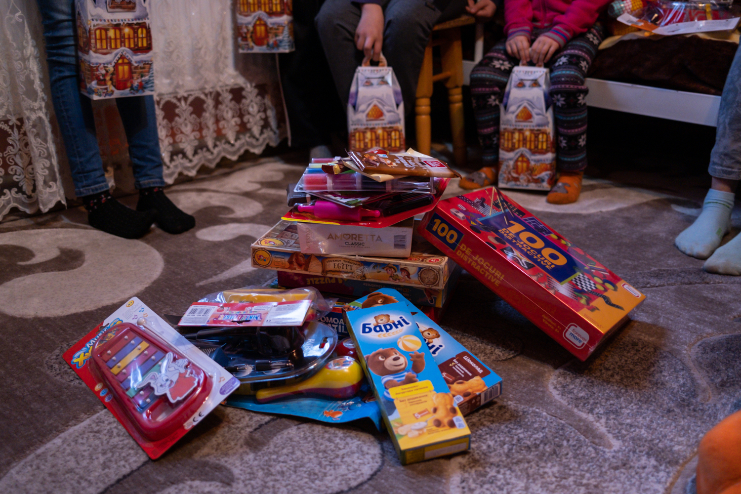 Cum s-a mobilizat Diaspora de Sărbători pentru o familie de români din Ucraina care a adoptat șase frați orfani: „Avem nevoie de haine și încălțăminte pentru copii”