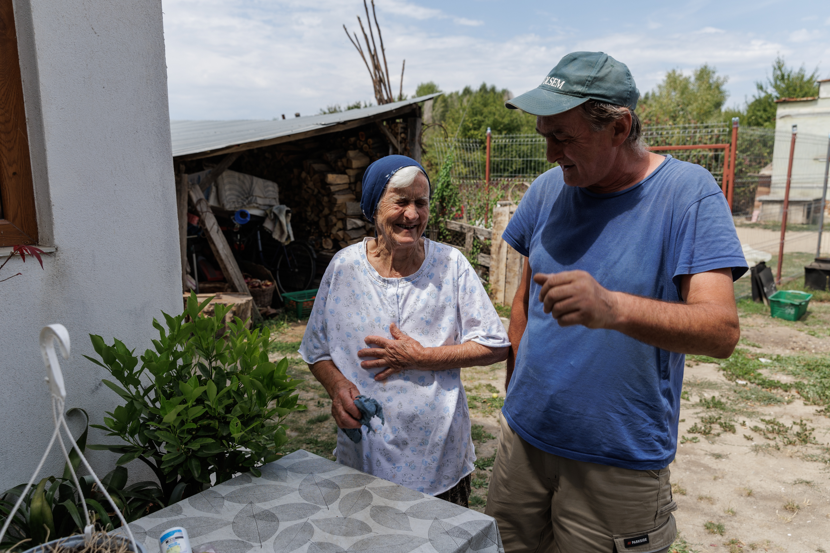 REPORTAJ Viața la 111 ani. Ilie Ciocan, cel mai în vârstă român, trăiește în Galicea, Vâlcea, și e îngrijit cu devotament de nepoții pe care nu i-a iubit: „I-am promis tatei că o să avem grijă de el!” 