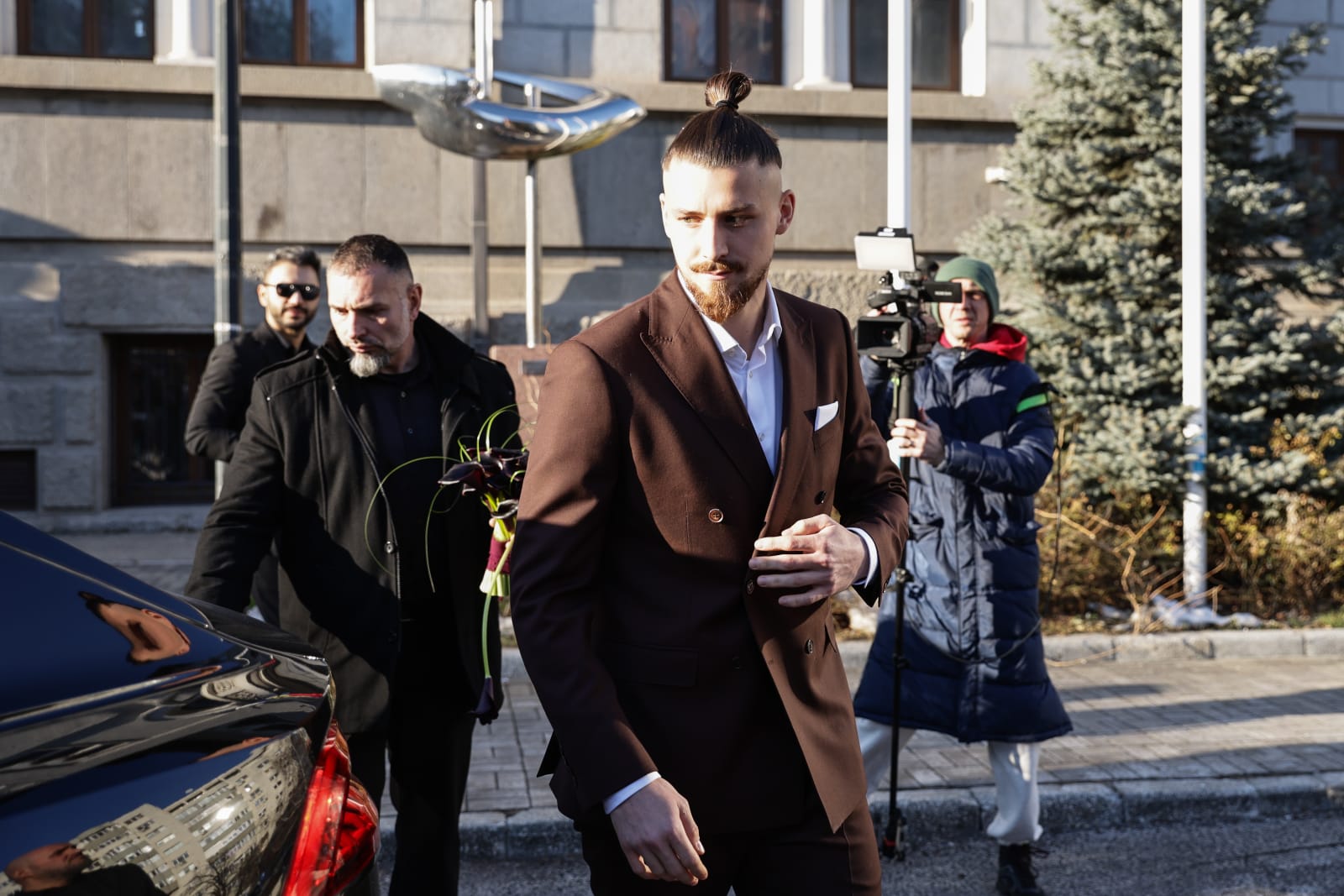 Imagini de la cununia civilă a lui Radu Drăgușin. Fotbalistul s-a căsătorit cu Ioana Stan