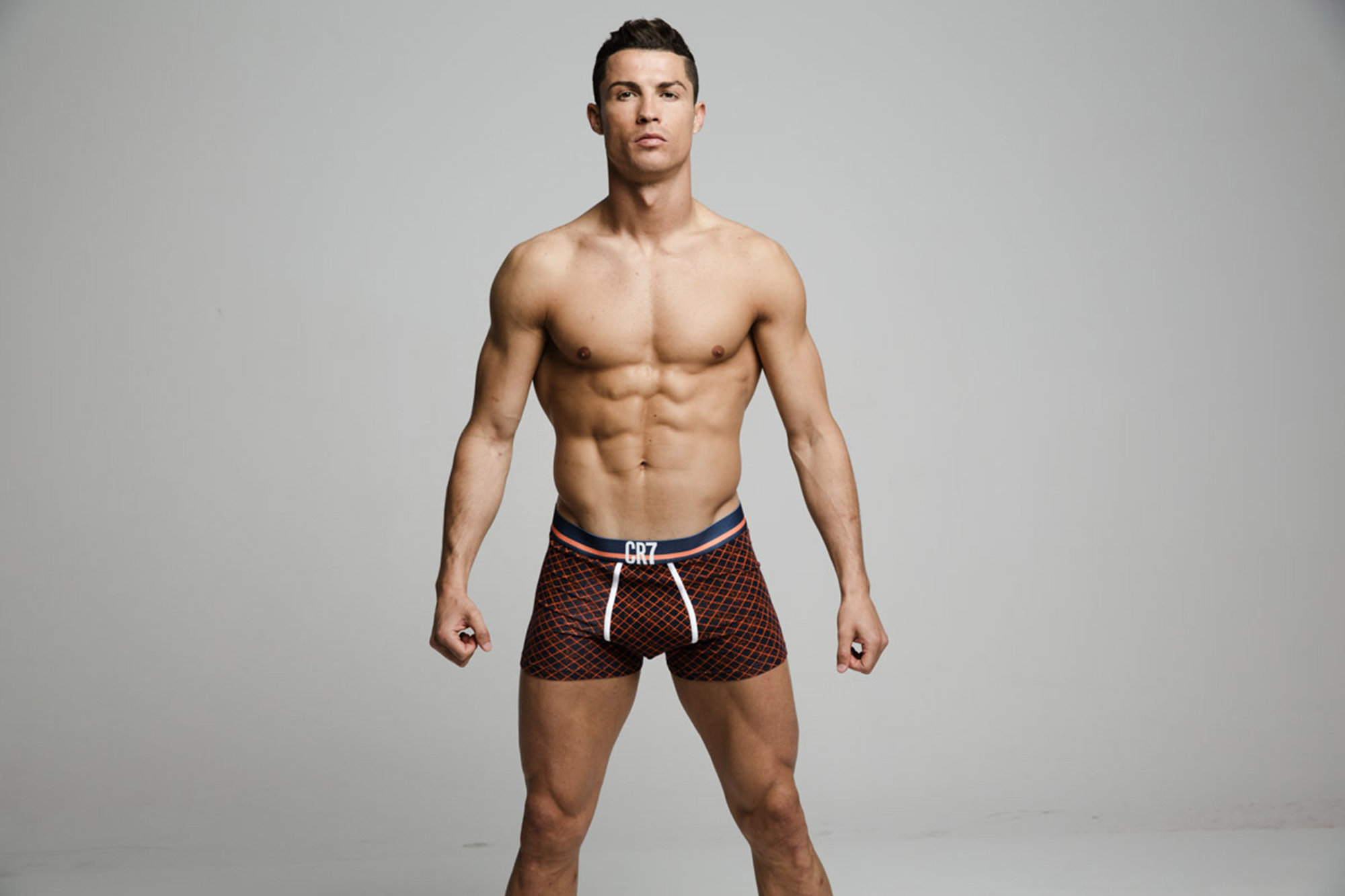 Cristiano Ronaldo face reclamă colecției personale de lenjerie intimă | GALERIE FOTO
