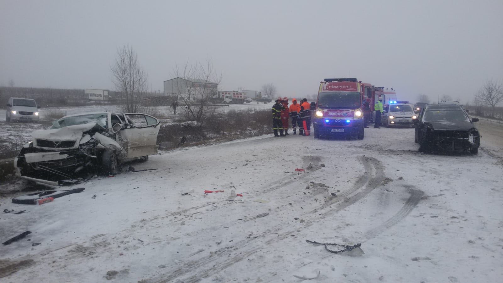 Accidente rutiere pe bandă rulantă, din cauza "ploii înghețate", în județele Buzău și Bistrița-Năsăud