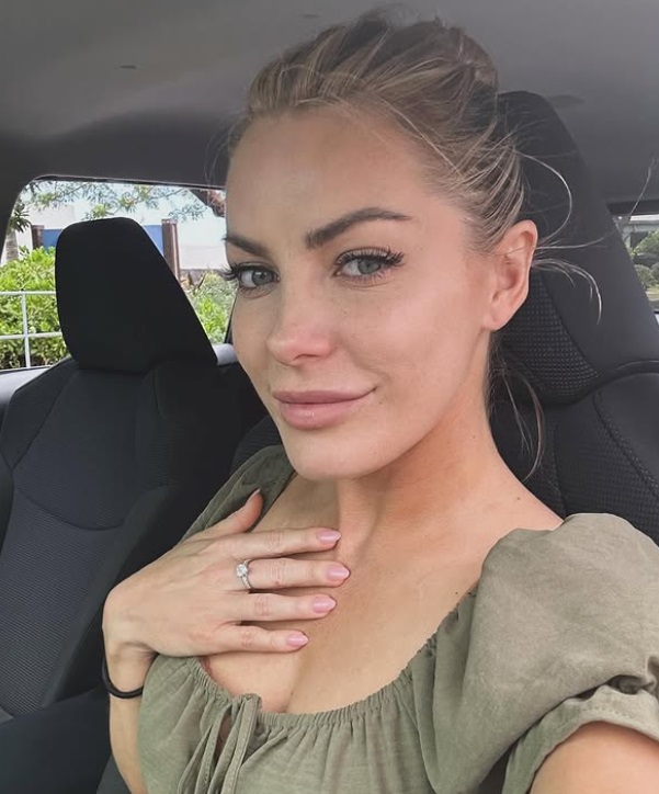 Văduva fondatorului Playboy a fost cerută în căsătorie la 8 ani de la decesul lui. Cine e viitorul soț al lui Crystal Hefner