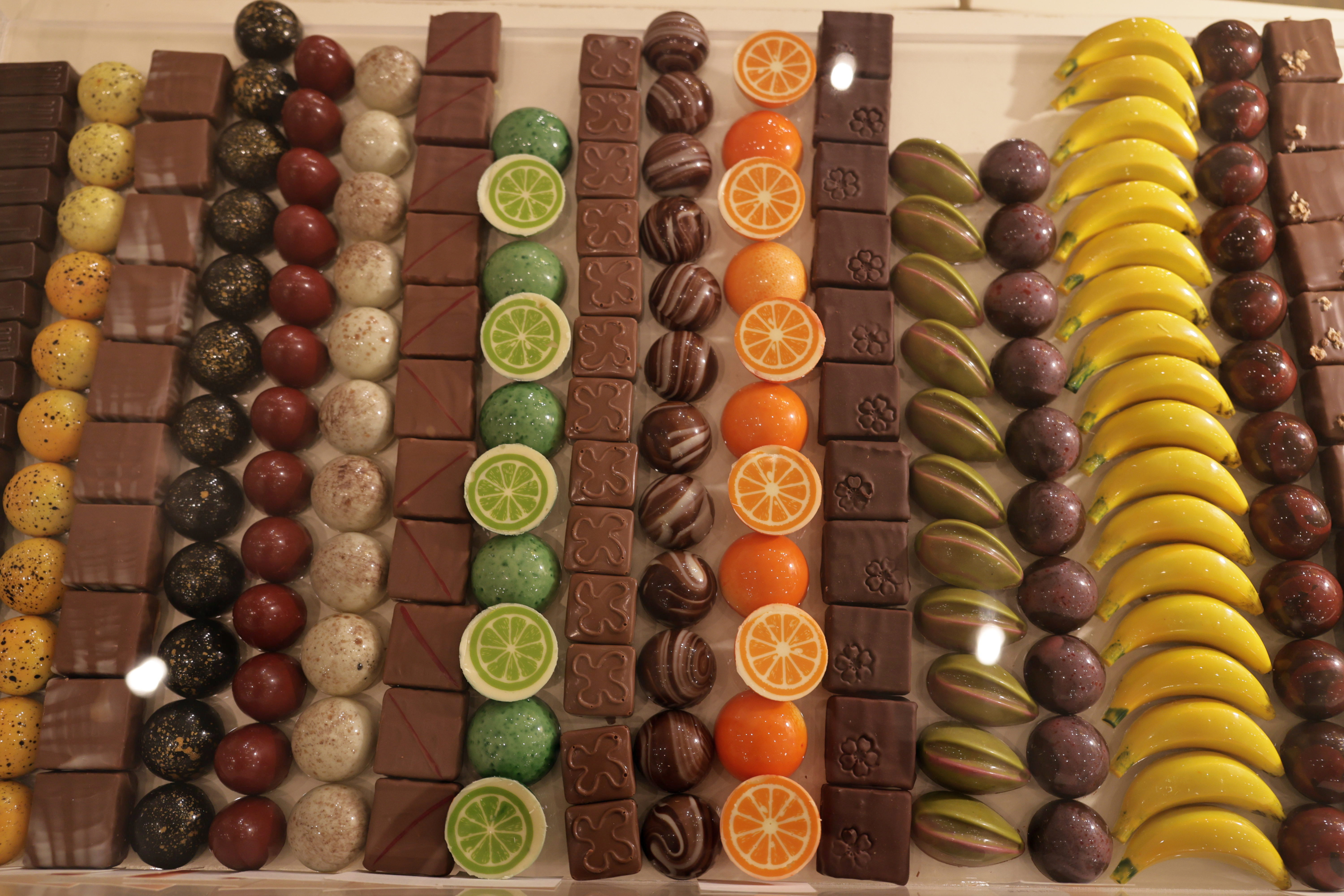 Chocolate Saga 2025: festivalul care sparge toate regulile la Biblioteca Națională. Ciocolată cu vin roșu, parfumuri de lux și praline cu ardei iute