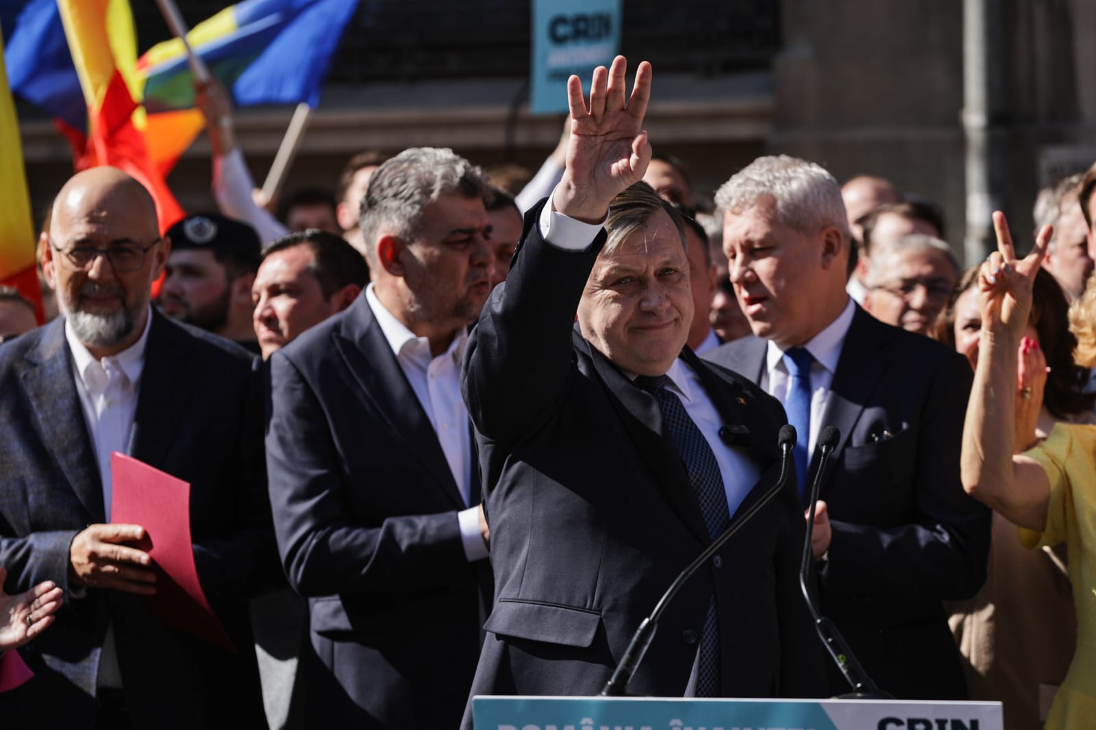 Crin Antonescu și-a depus candidatura la alegerile prezidențiale