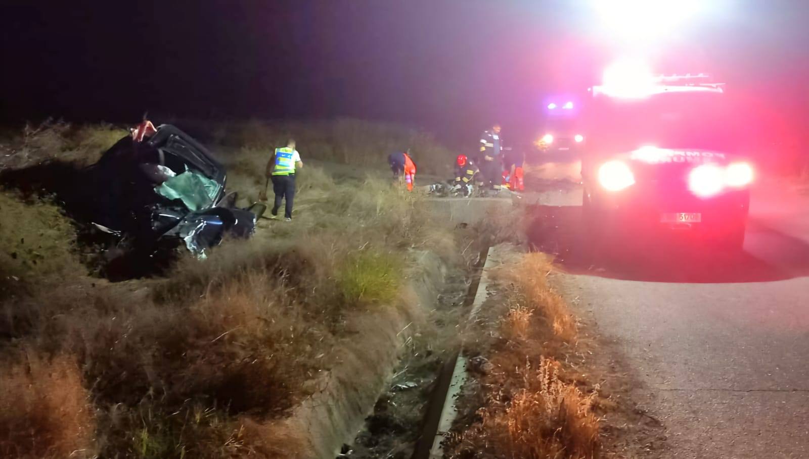 Doi băieți de 16 și 17 ani au murit într-un accident grav în Teleorman: mașina în care se aflau a fost deformată