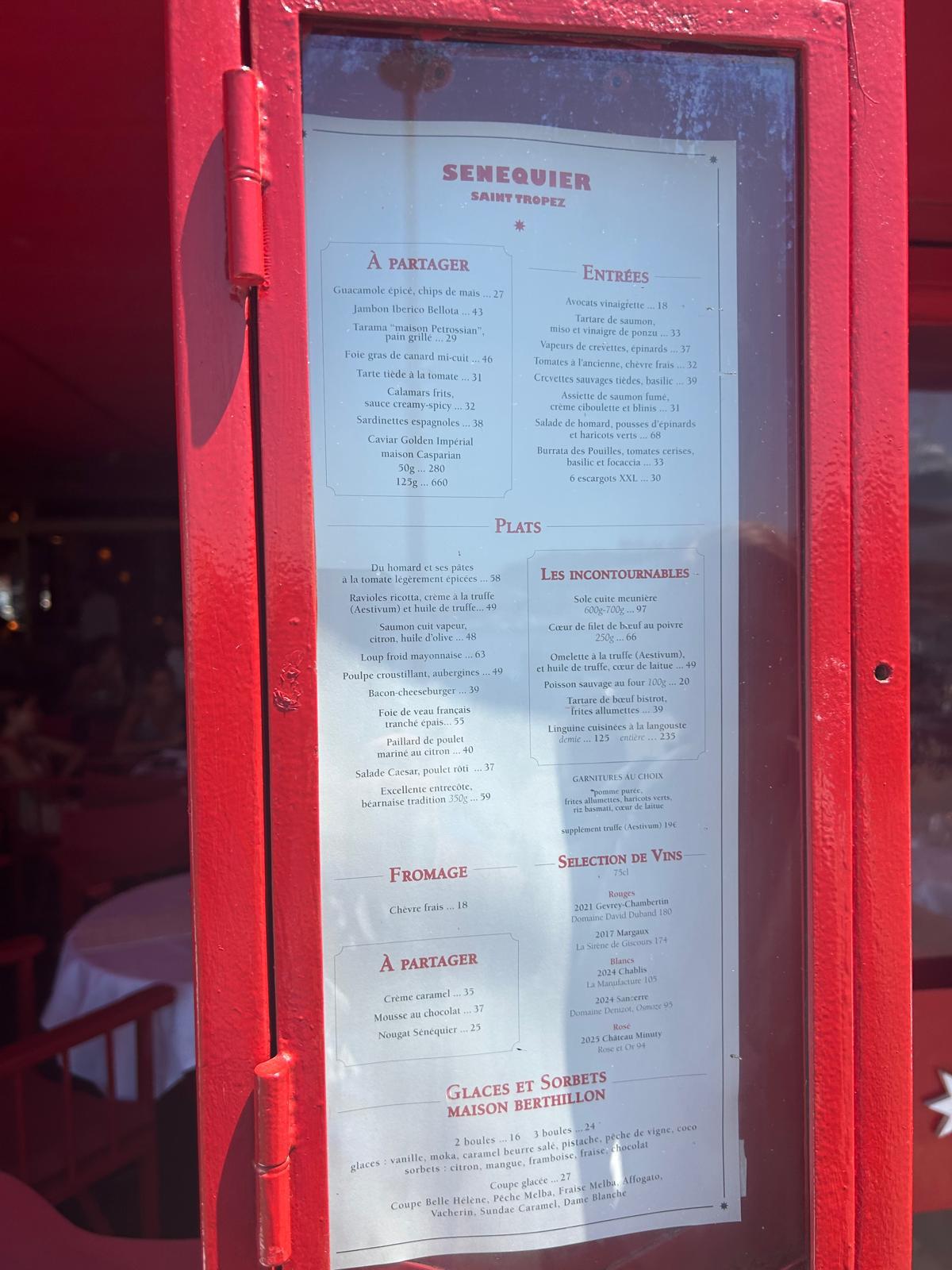 Cât costă să mănânci la restaurantul din Saint-Tropez preferat de Brigitte Bardot, De Funes, Armani sau Pablo Picasso. Între „jecmăneală” și „cea mai frumoasă terasă din lume”
