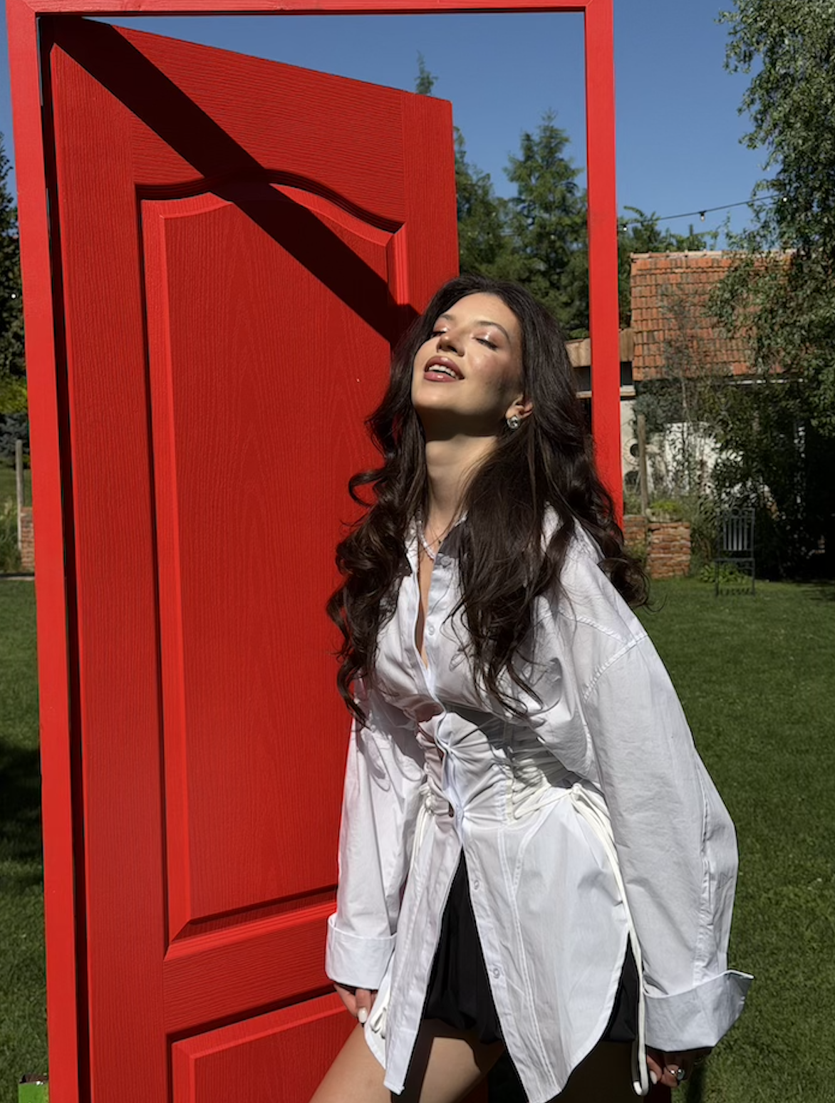 Cum a apărut Cleopatra Stratan în videoclipul piesei „Mă iubesc așa cum sunt”. Motivul pentru care a lansat această melodie