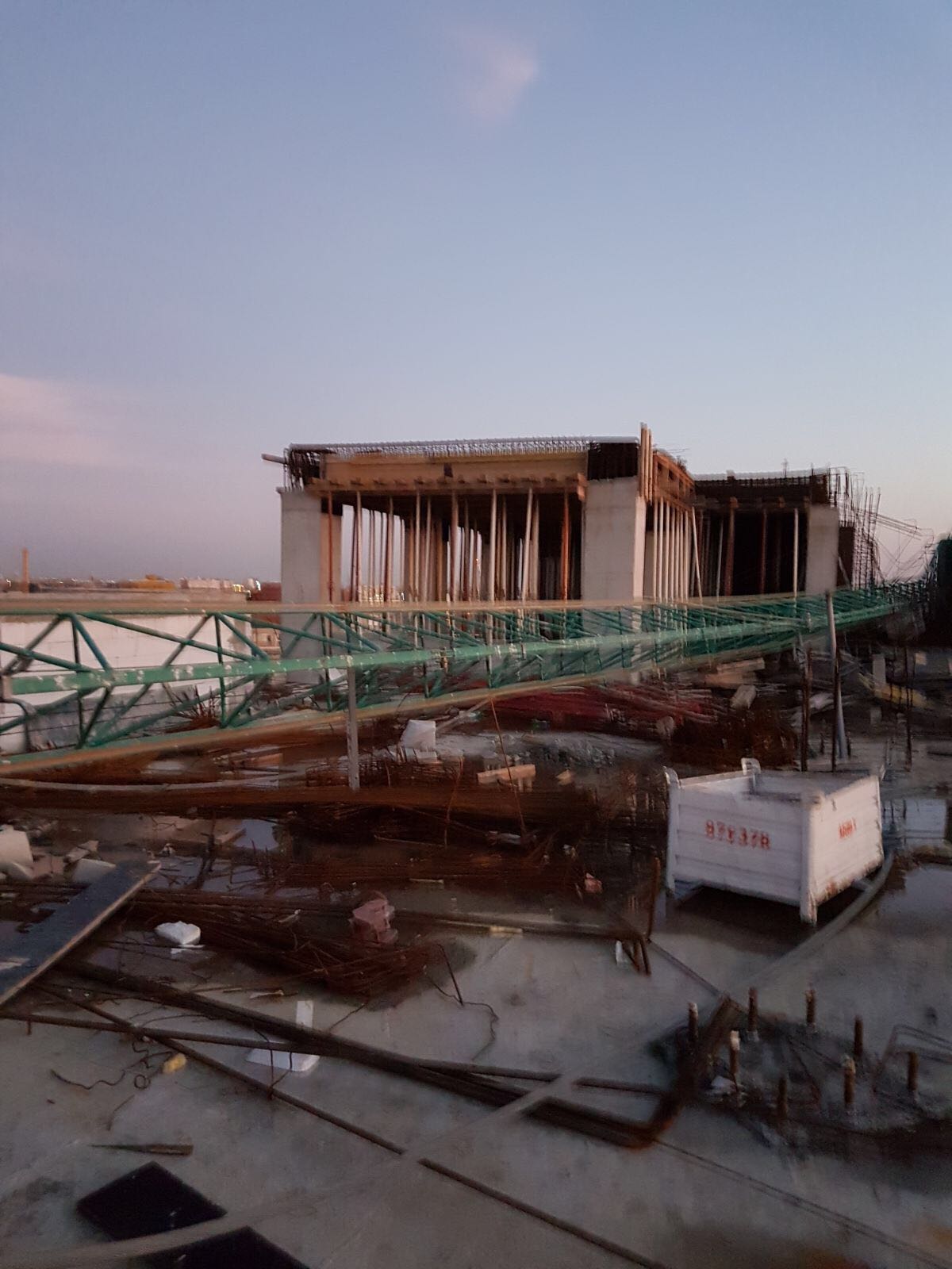 Macara prăbușită pe șantierul noului spital de copii din Timișoara| GALERIE FOTO